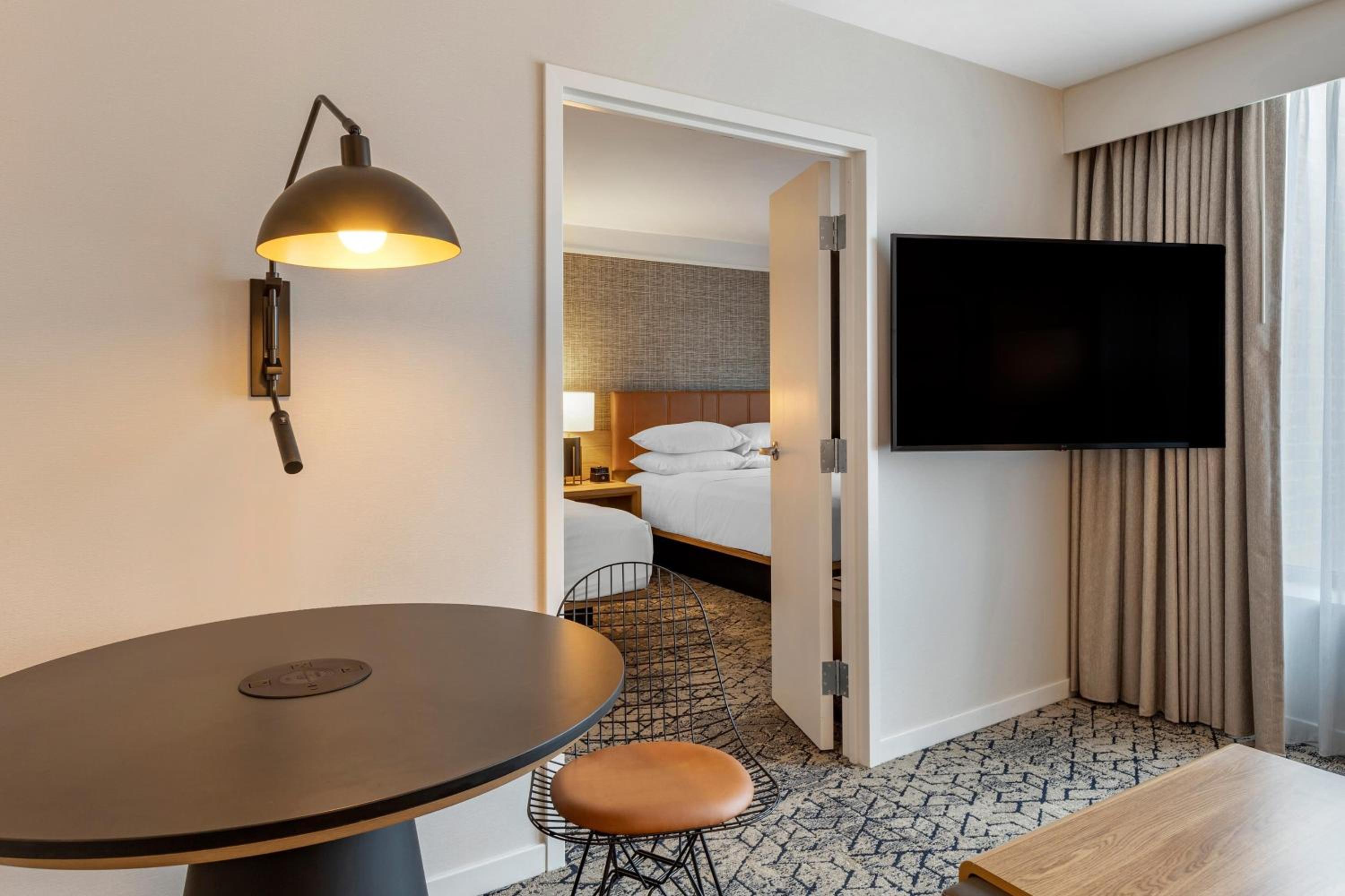 1 Bedroom Suite, 2 Double, Sofa bed - Photo 4