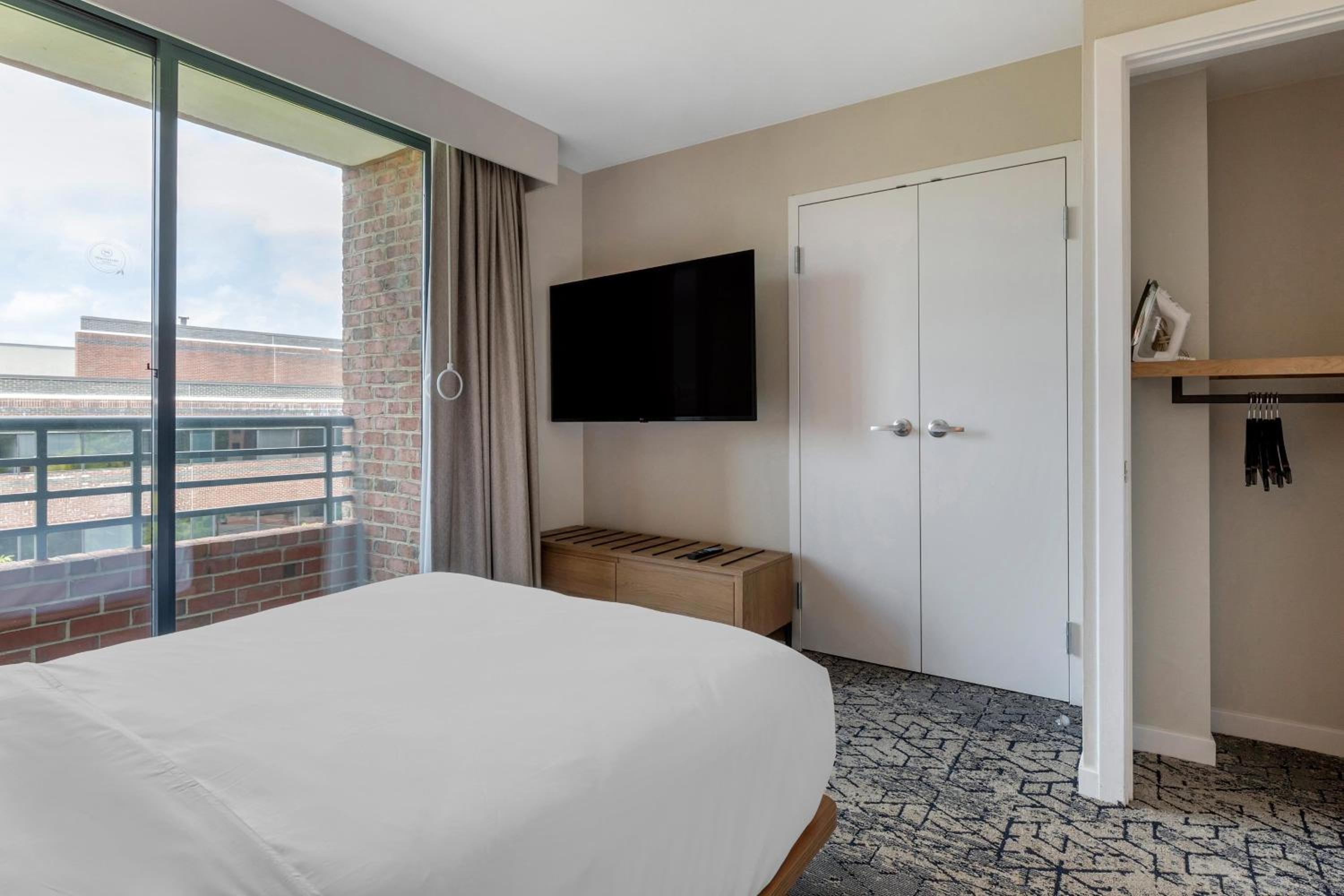 1 Bedroom Suite, 1 Double, Sofa bed - Photo 9