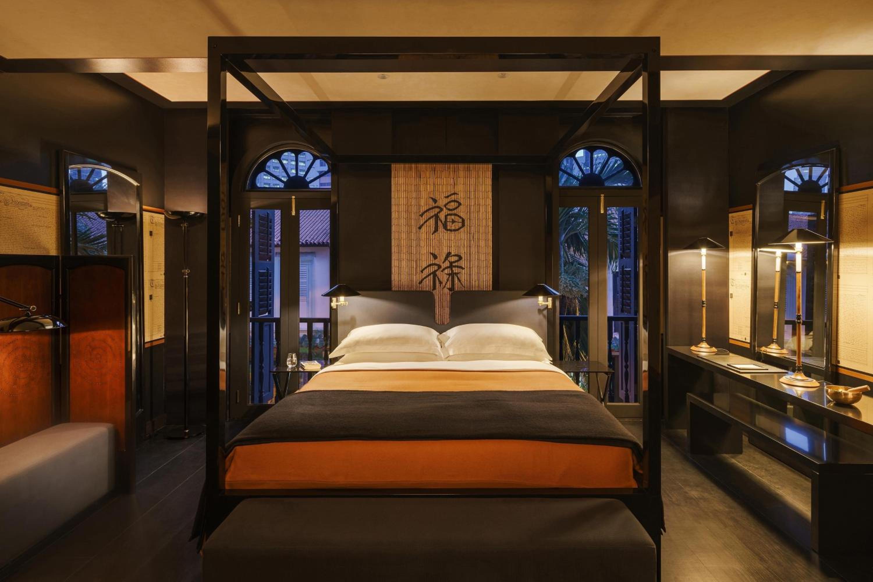 Opium Room, 1 King (Roundtrip Airport Transfers + Club Lounge Access with Complimentary Breakfast, Cocktails & Snacks) Opium Room, 1 King (Roundtrip Airport Transfers + Club Lounge Access with Complimentary Breakfast, Cocktails & Snacks)