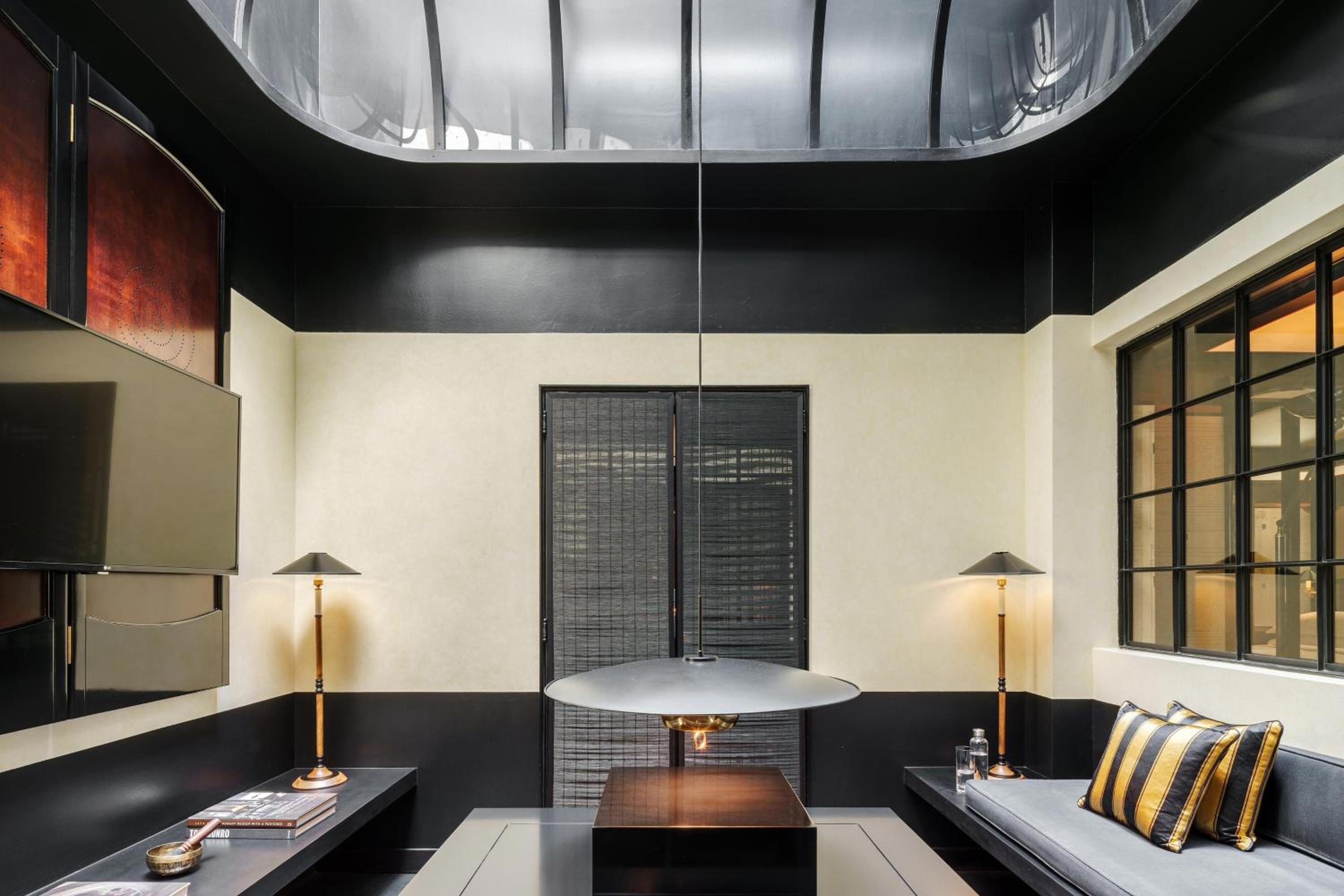 Skylight One-Bedroom King Suite, 1 King (Roundtrip Airport Transfers + Club Lounge Access with Complimentary Breakfast, Cocktails & Snacks) Skylight One-Bedroom King Suite, 1 King (Roundtrip Airport Transfers + Club Lounge Access with Complimentary Breakfast, Cocktails & Snacks)