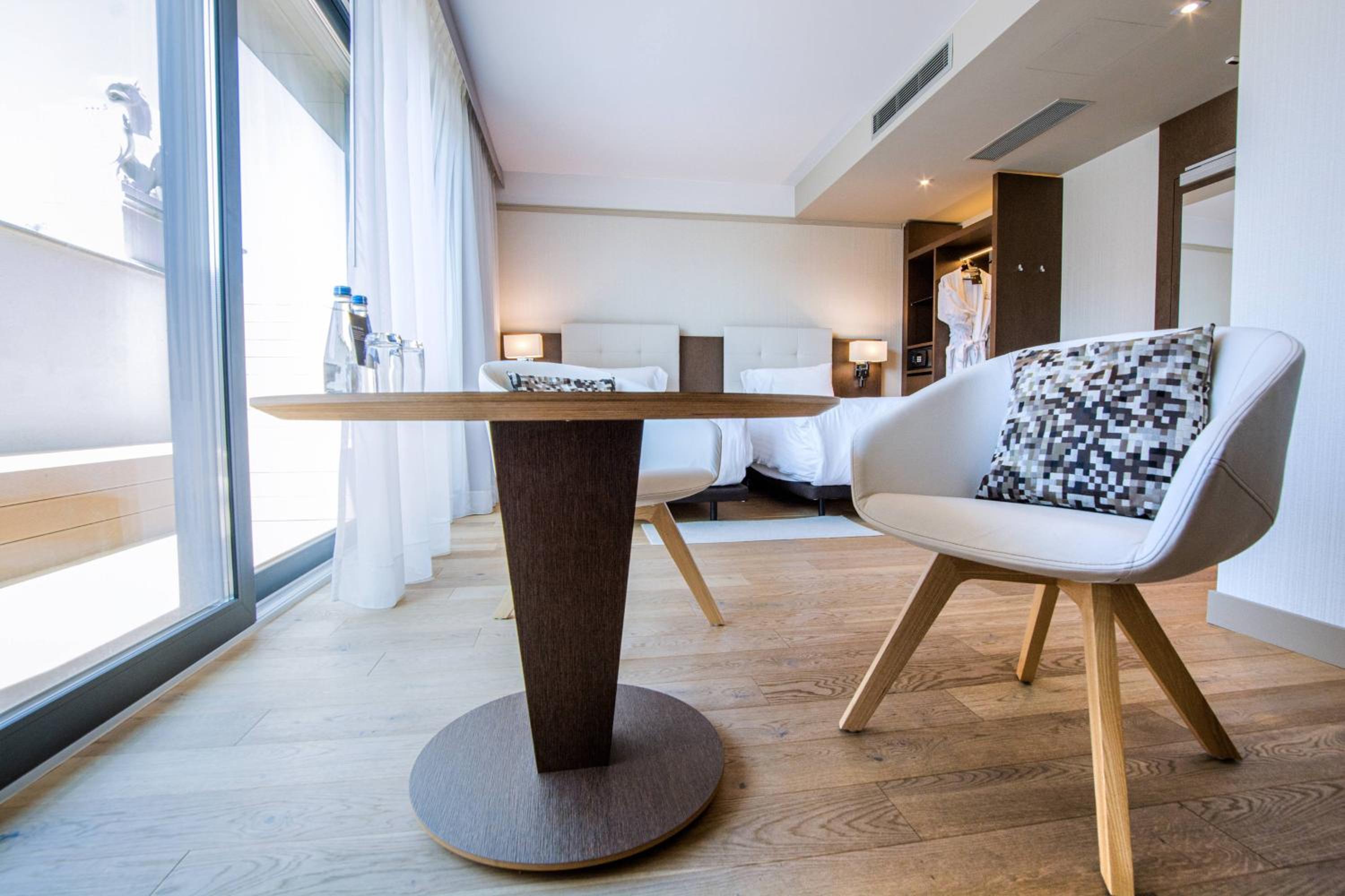 Standard Twin Room with Balcony