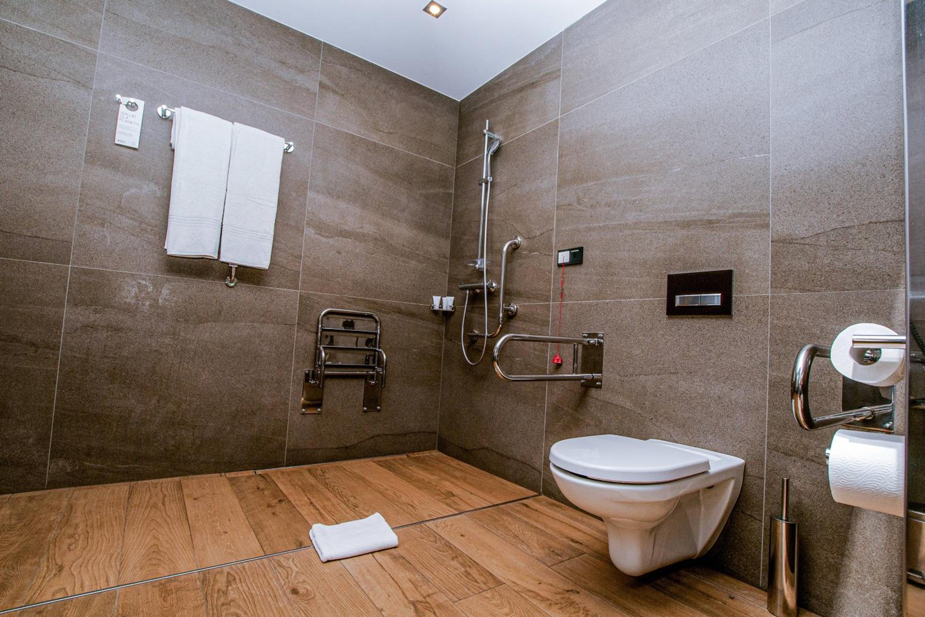 Standard Double Room thumbnail 5