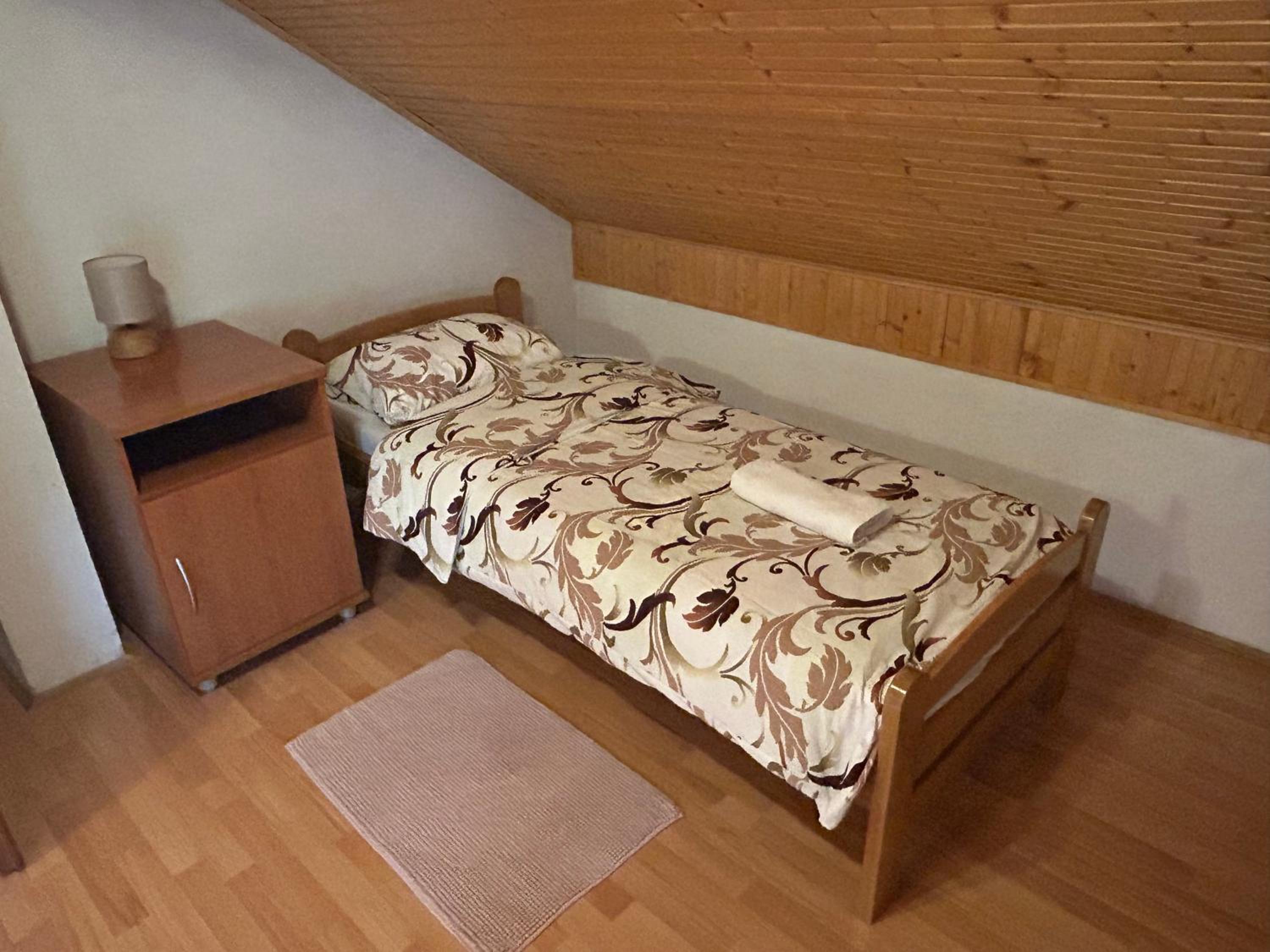 One-Bedroom Apartment - Photo 2