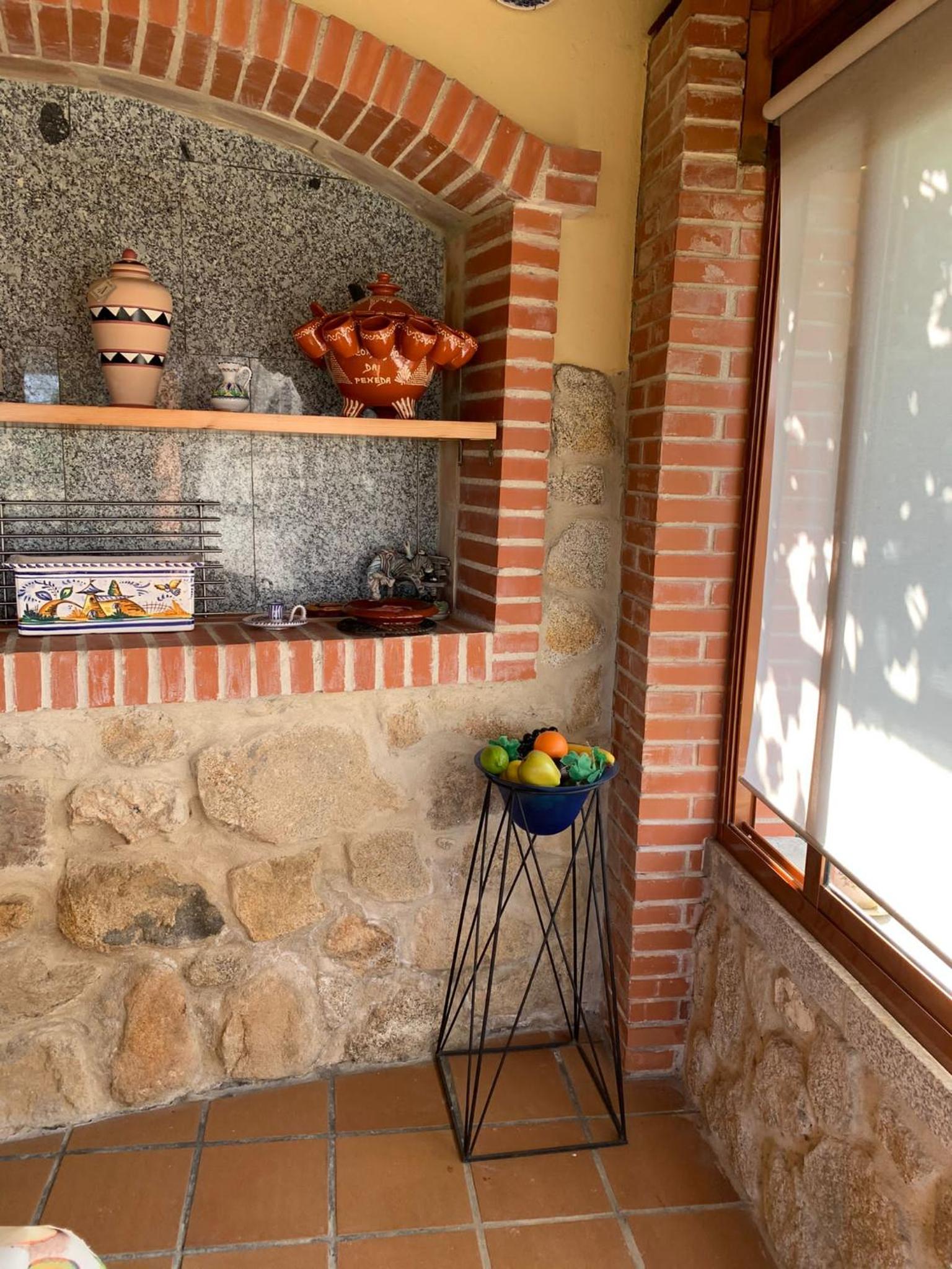 Five-Bedroom House photo 3