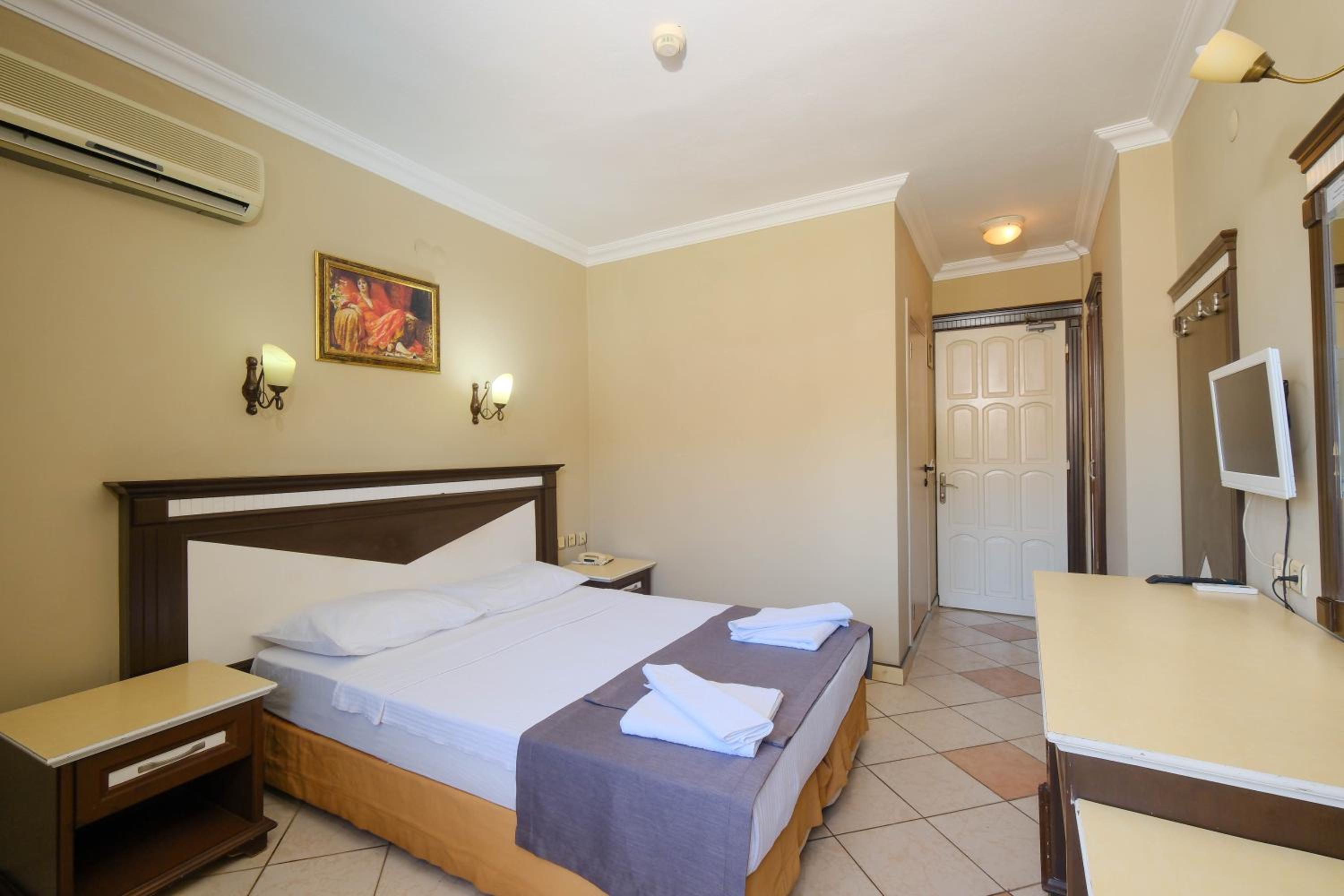 Standard Double Room - Photo 2