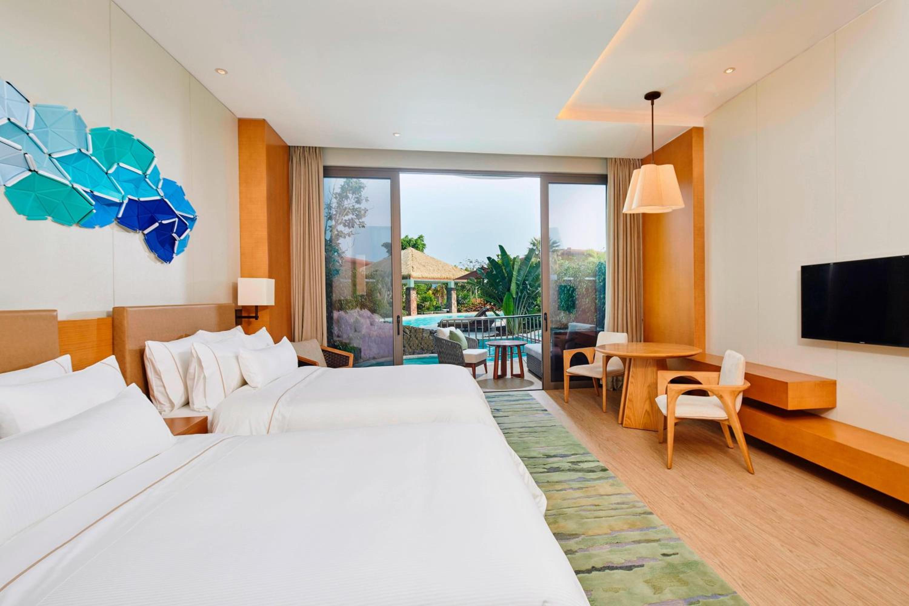 Grand Pool Access Twin Room