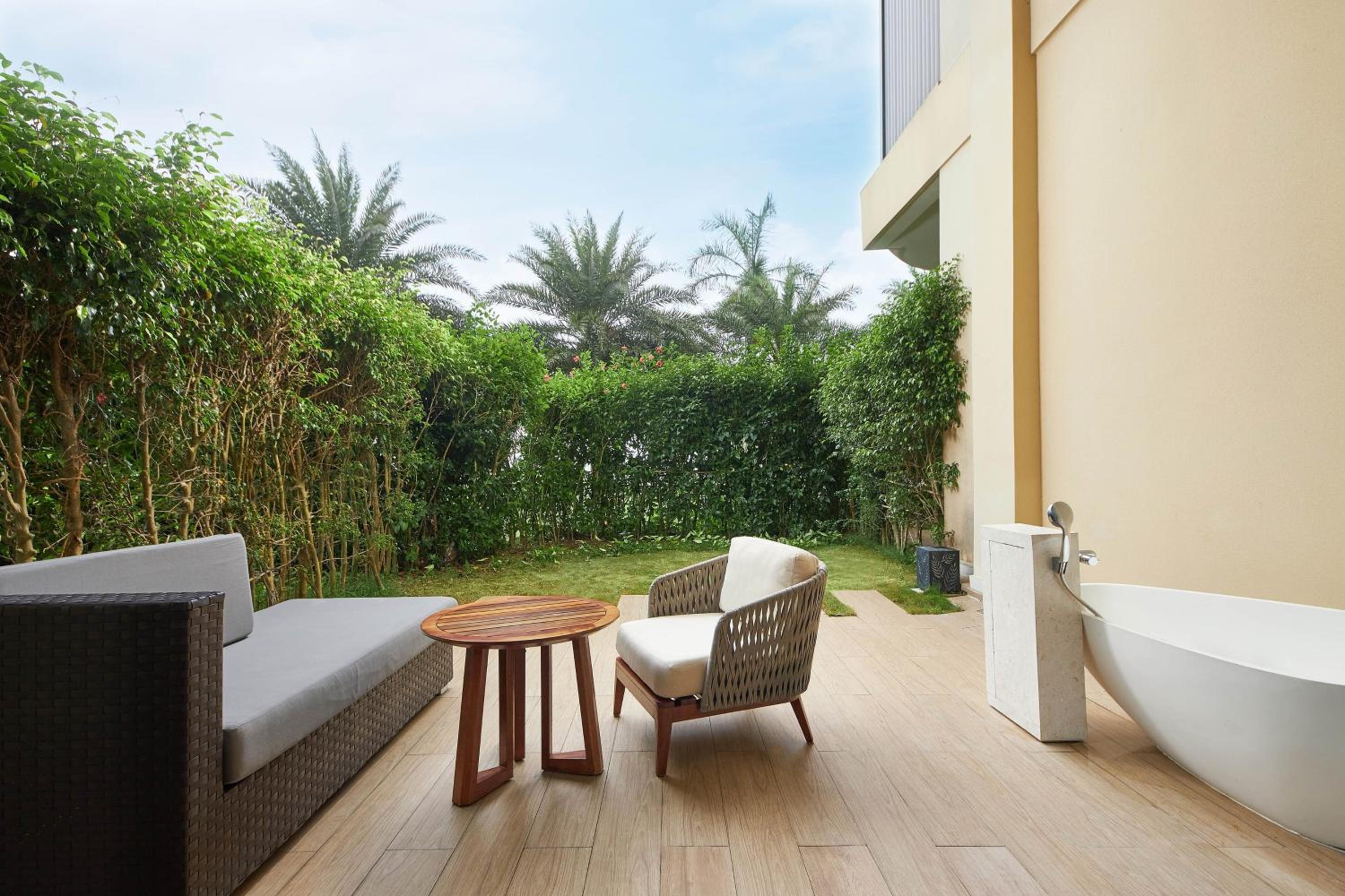 Deluxe Garden View King Room