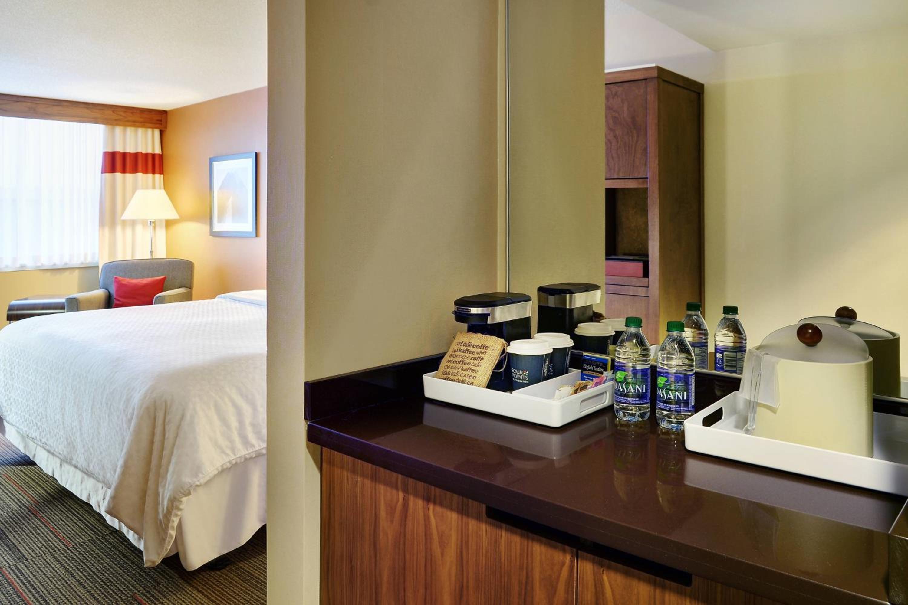 Deluxe King Room - Photo 3