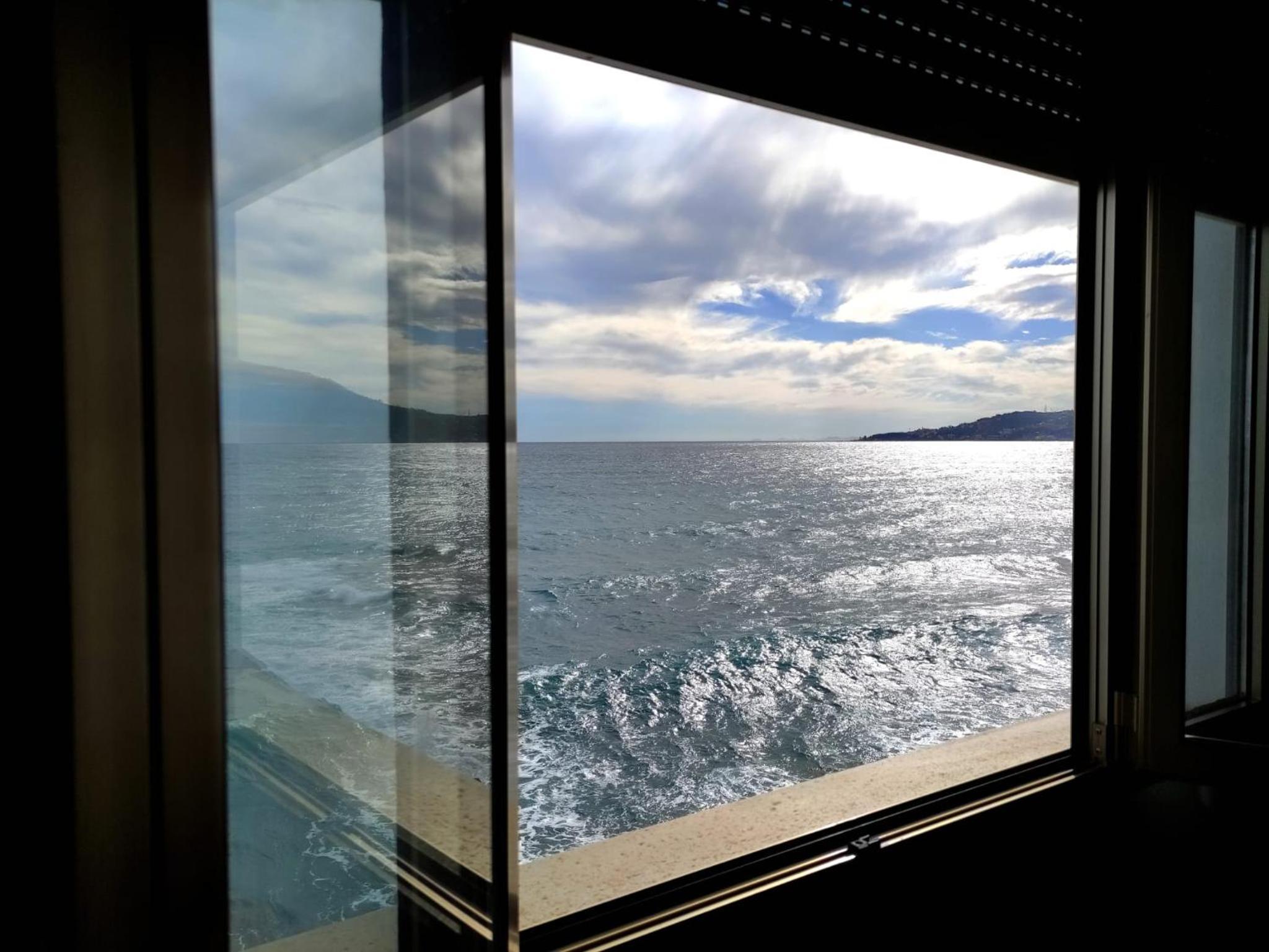Classic Double Room with Sea View - Photo 2