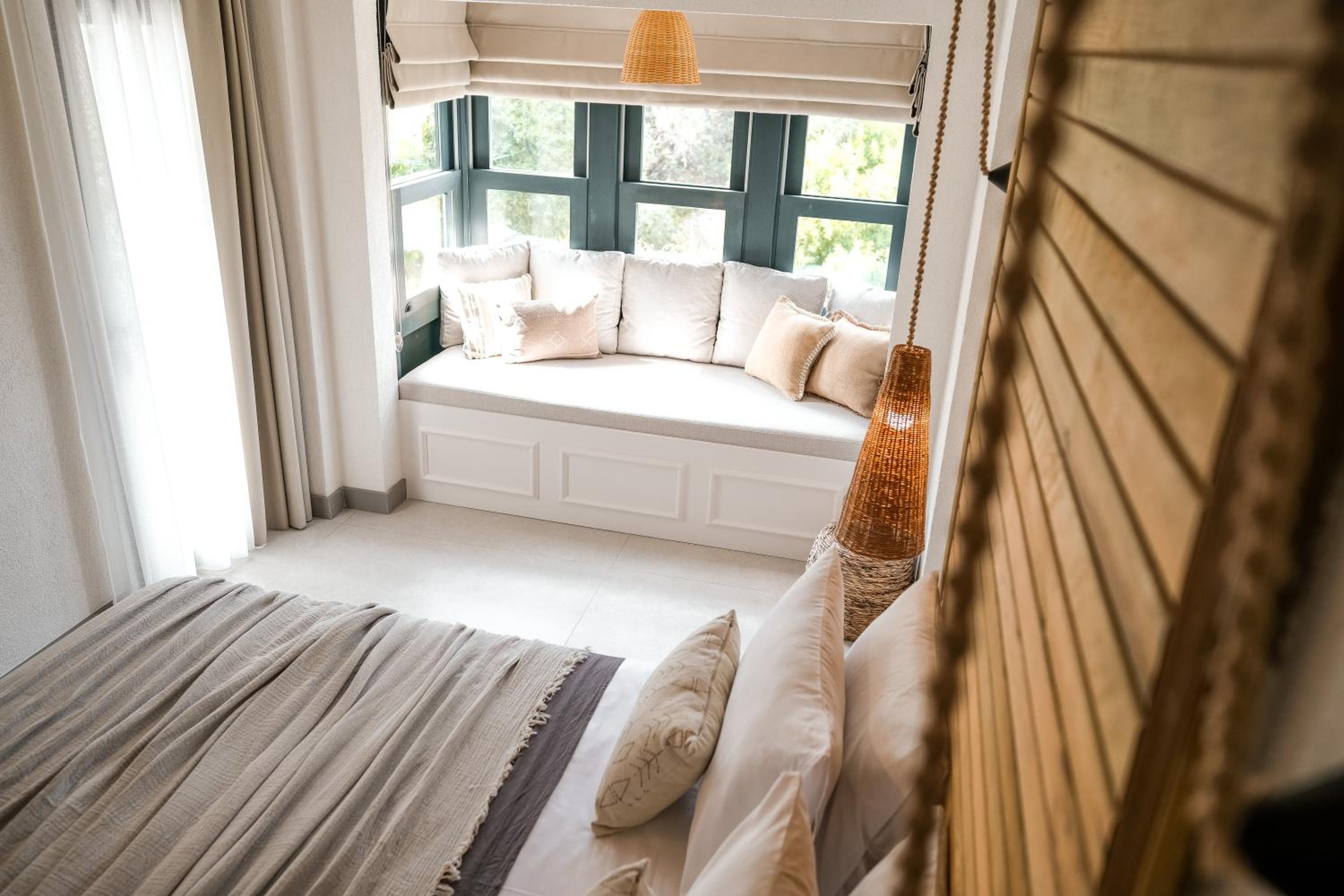 Queen Room with Pool View