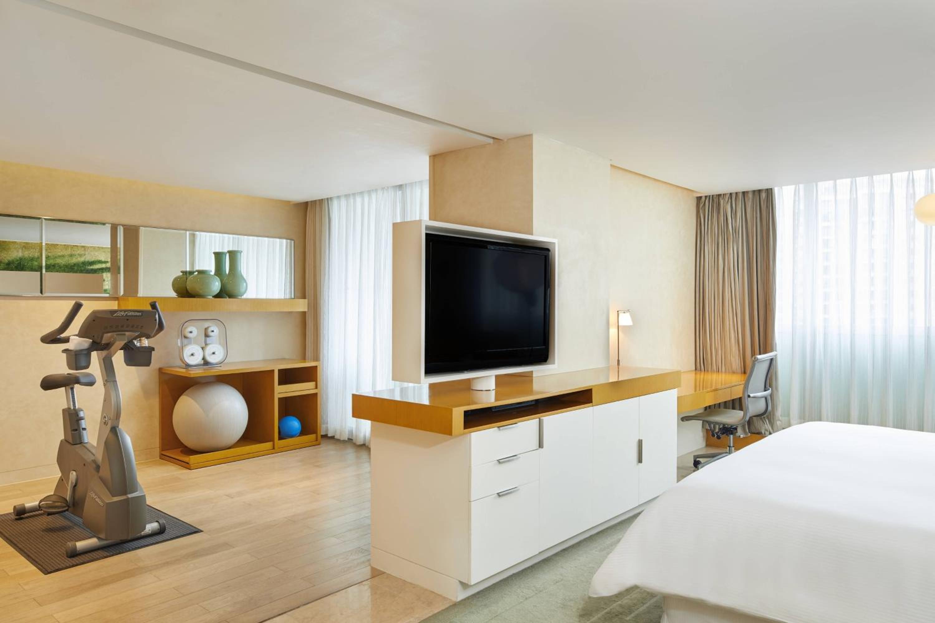 Westin Workout Room, Executive lounge access, Suite, 1 King