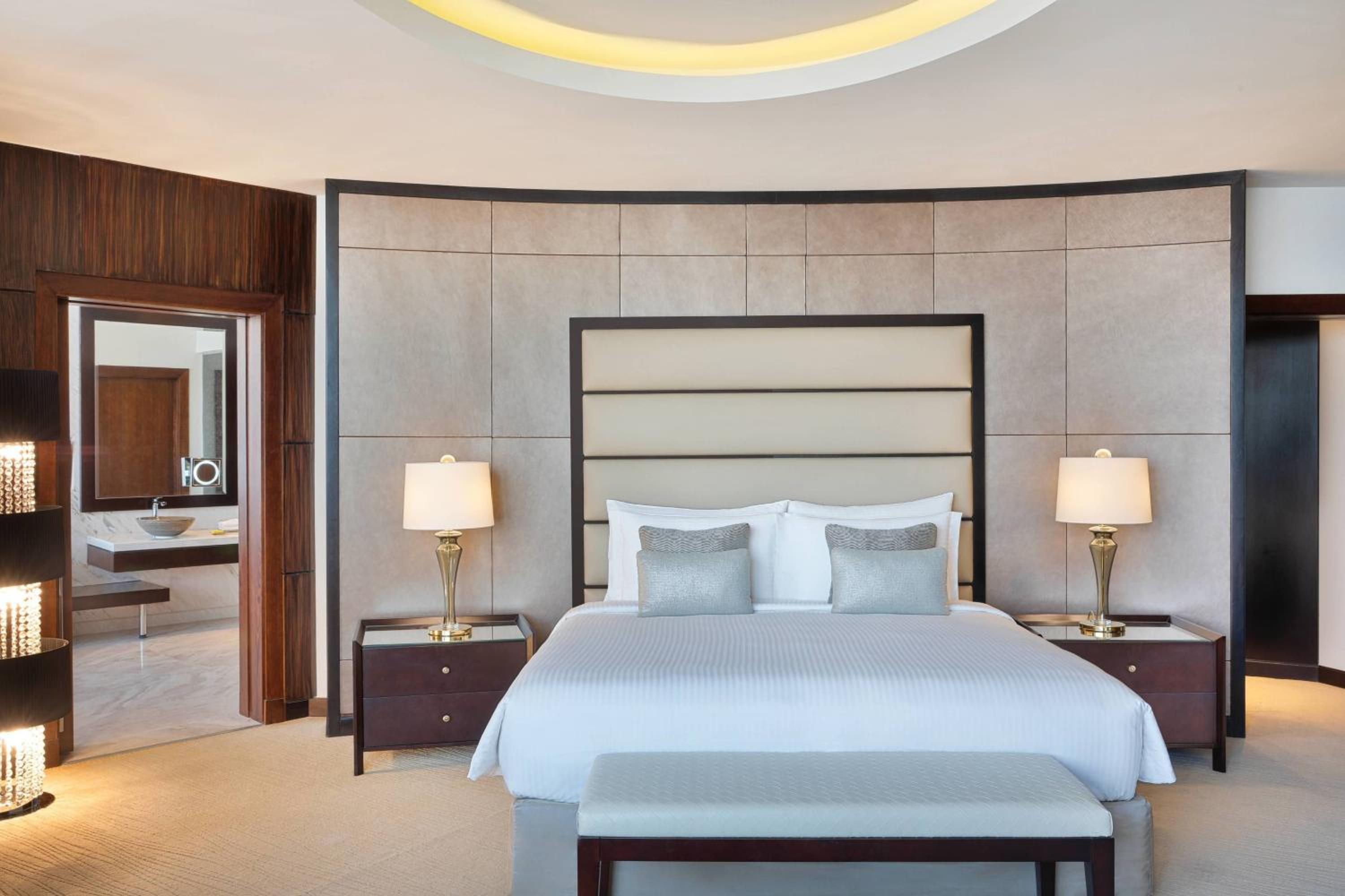 Royal Suite, Club lounge access, 1 Bedroom Suite, 1 King