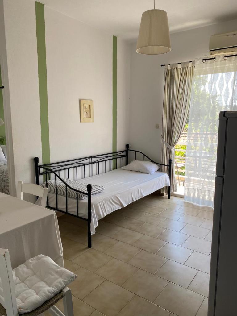 Basic Triple Room photo 3