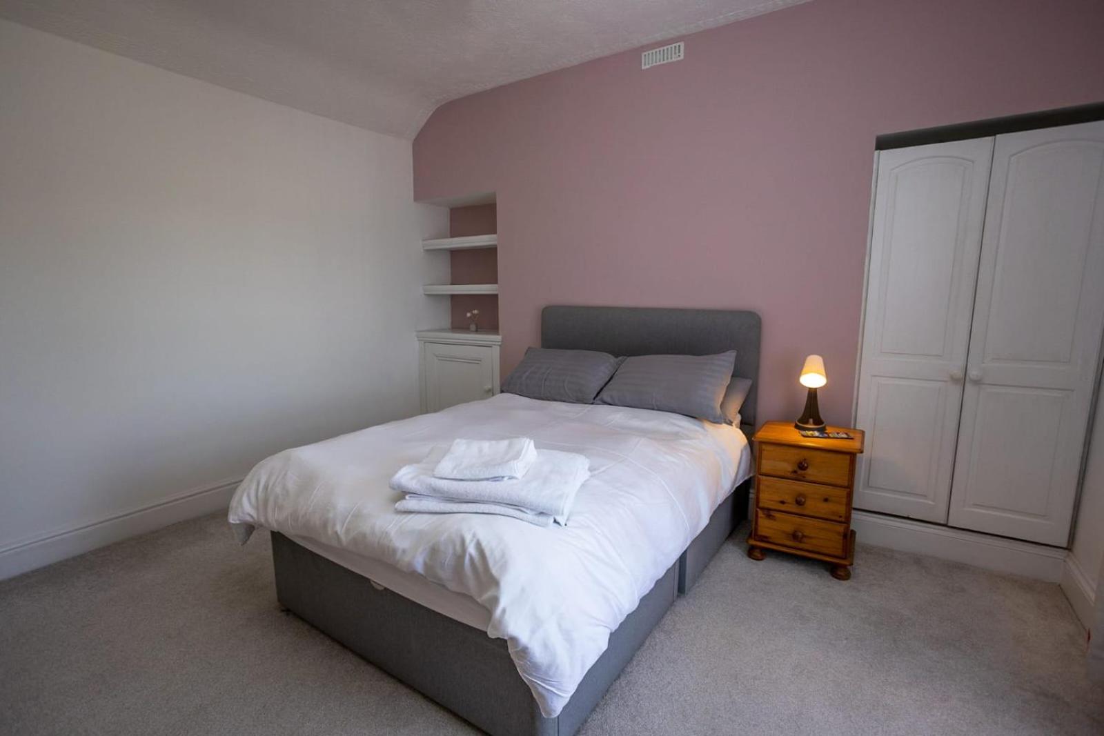 One-Bedroom House photo 1