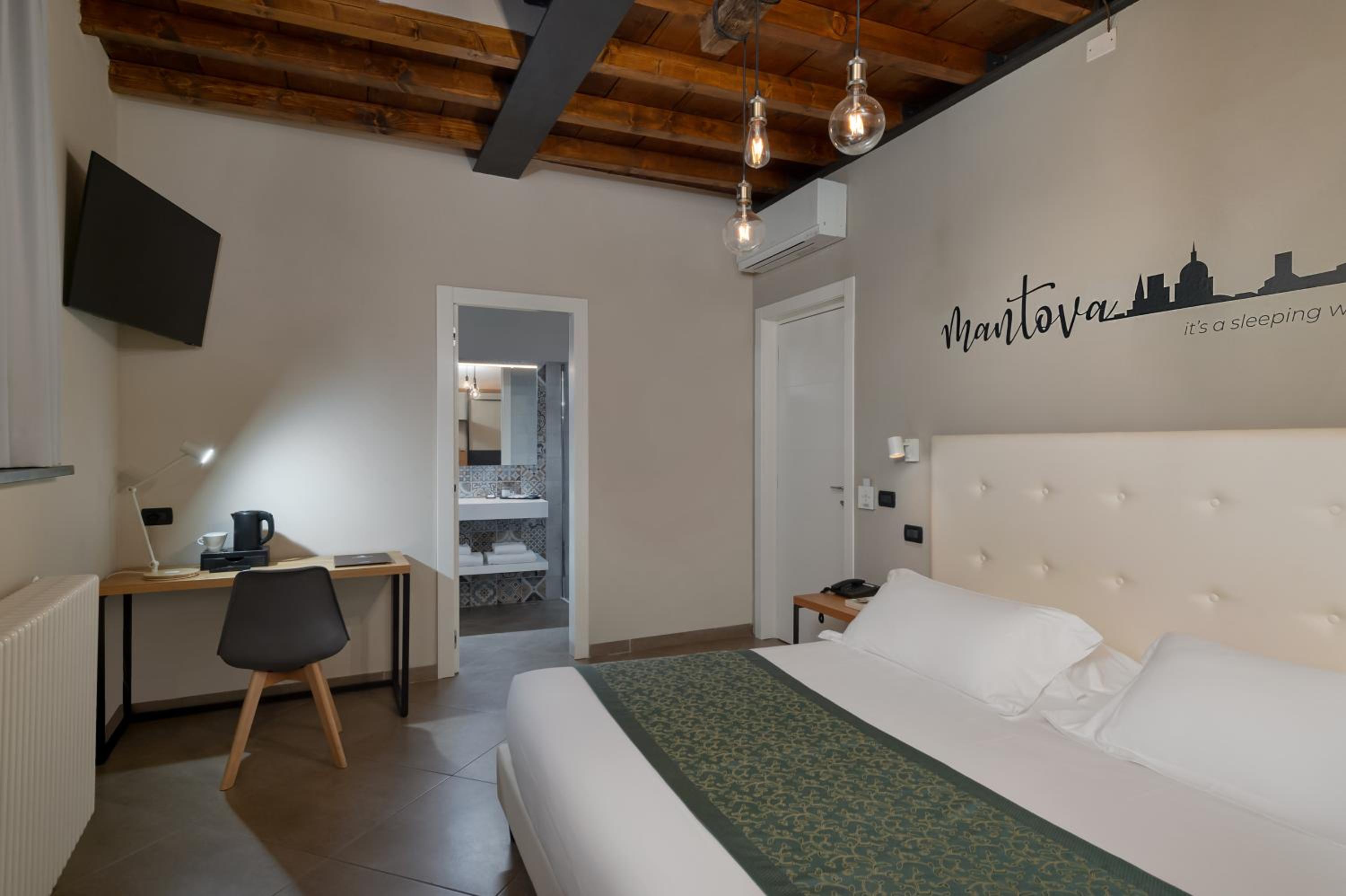 Superior Triple Room photo 3