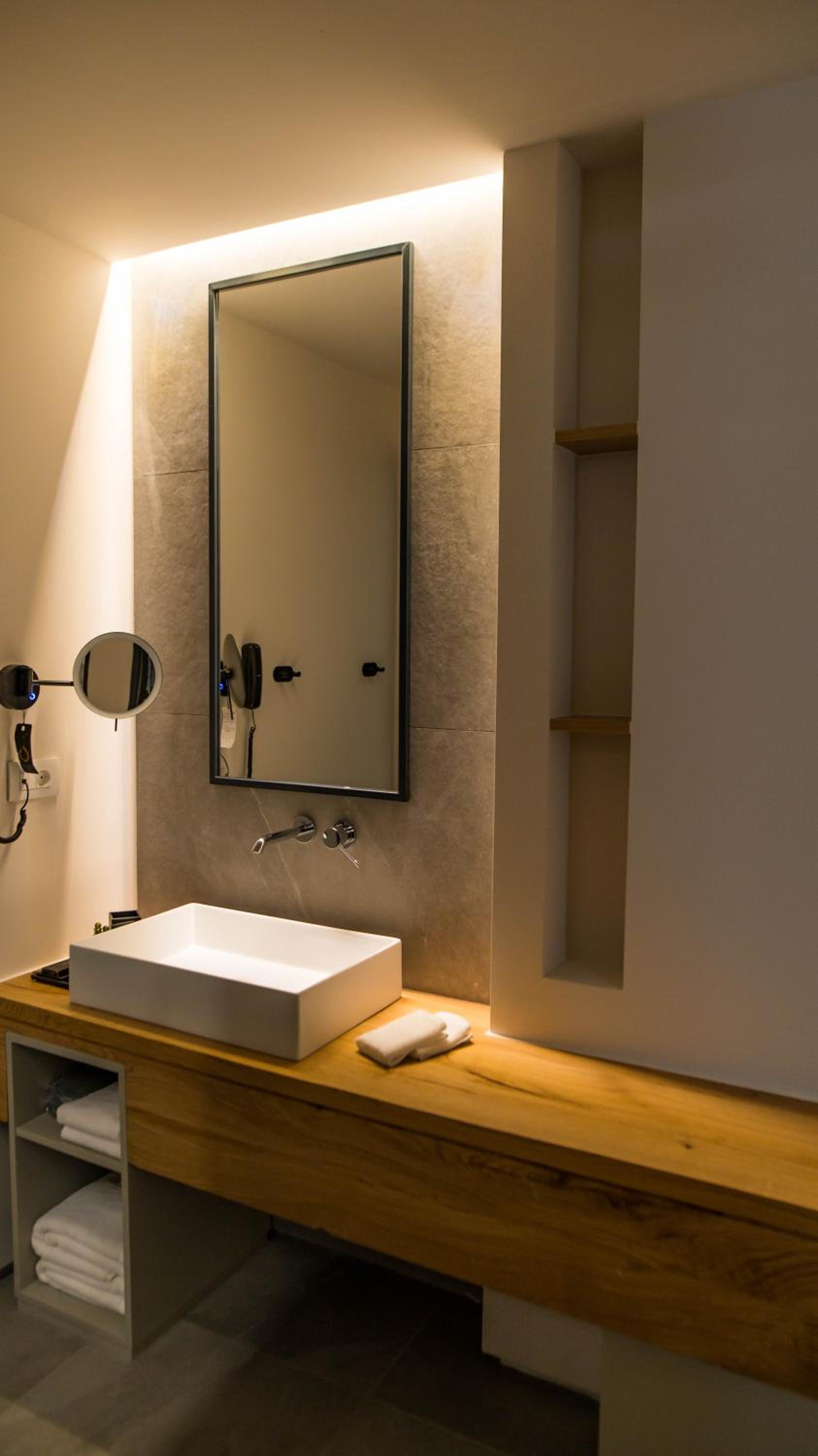 Standard Suite - Photo 6