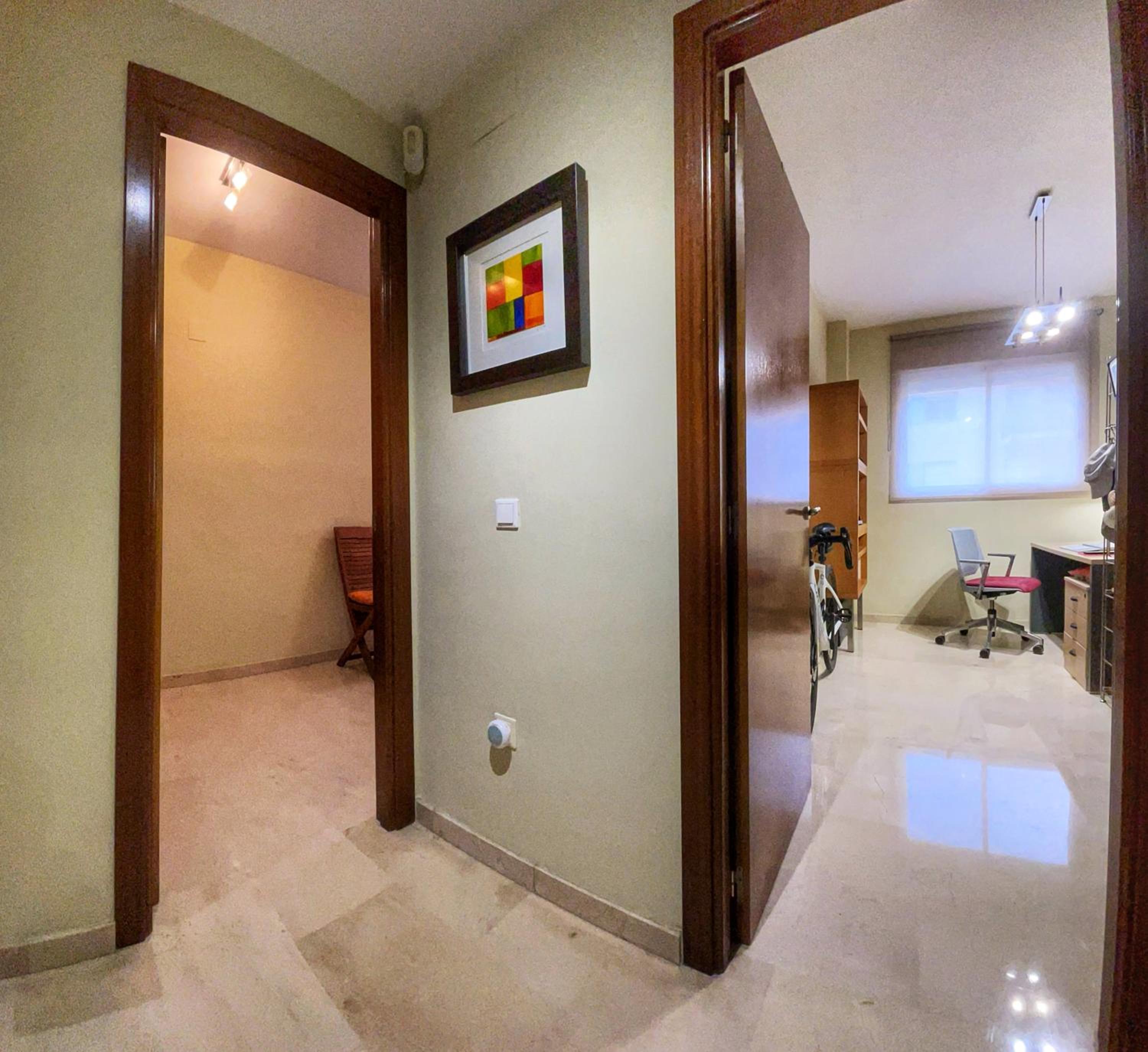Single Room with Private Bathroom photo 3