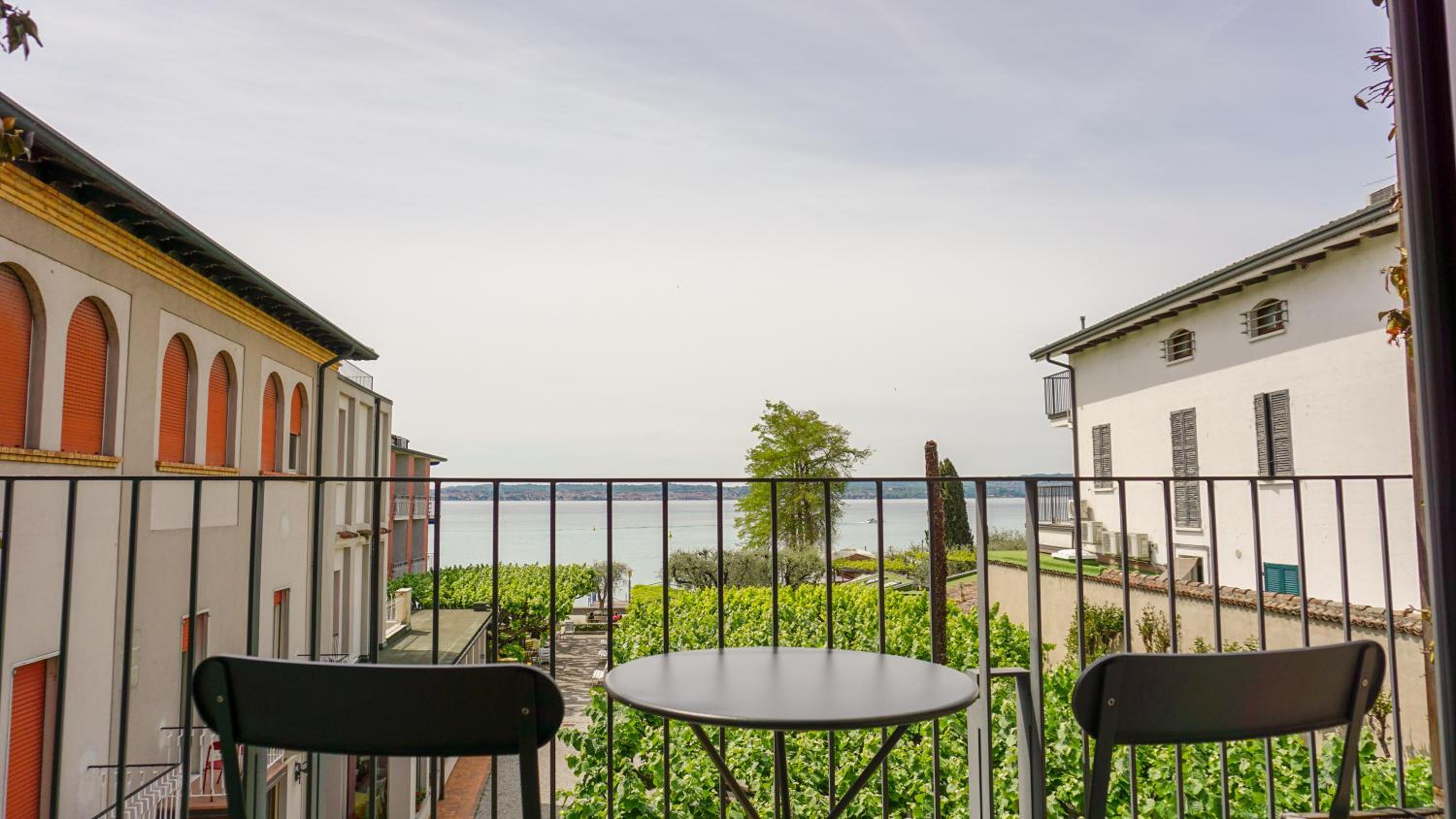 Comfort Double or Twin Room with Balcony and Partial Lake View - Photo 4