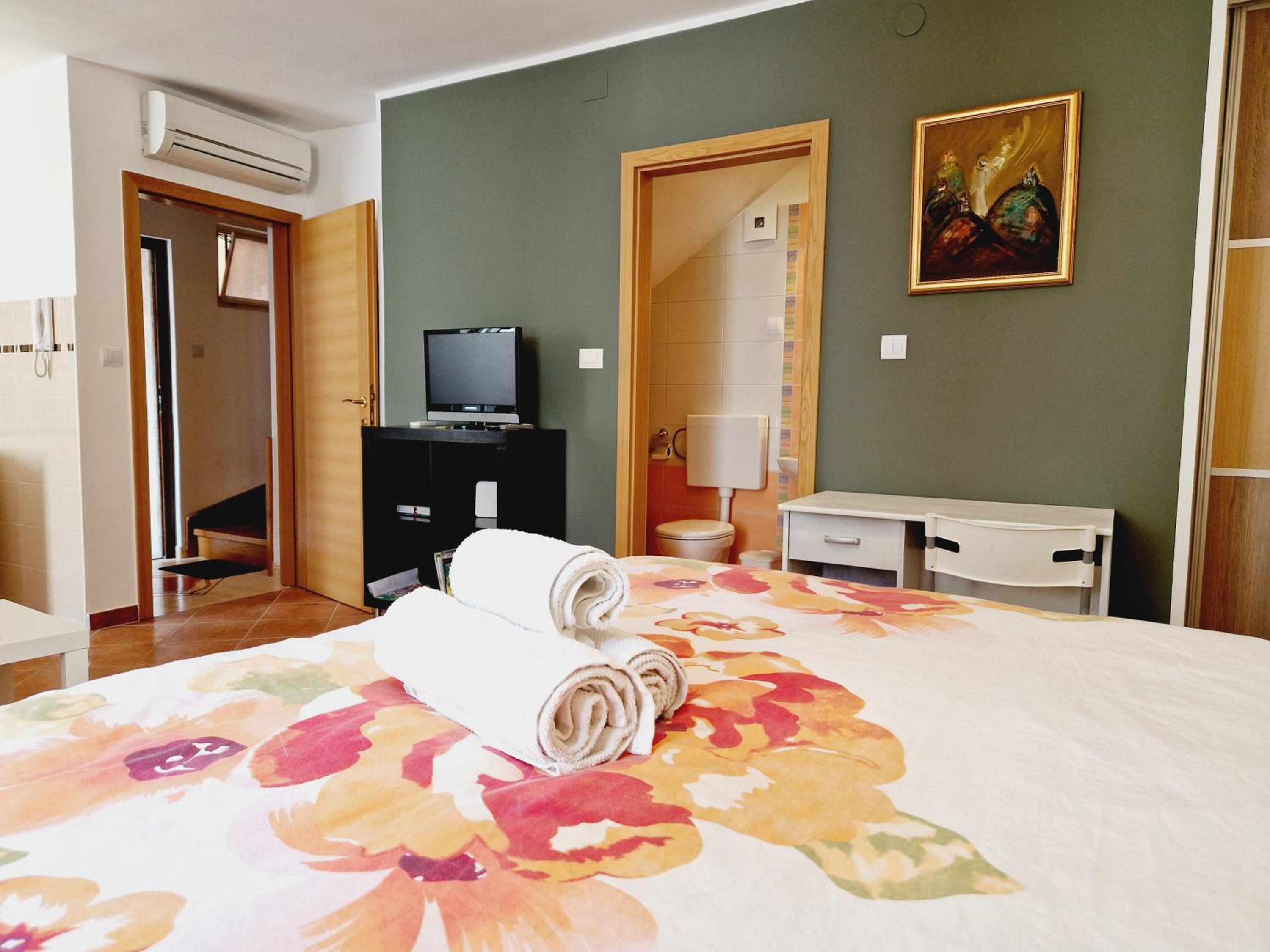 Studio Apartment