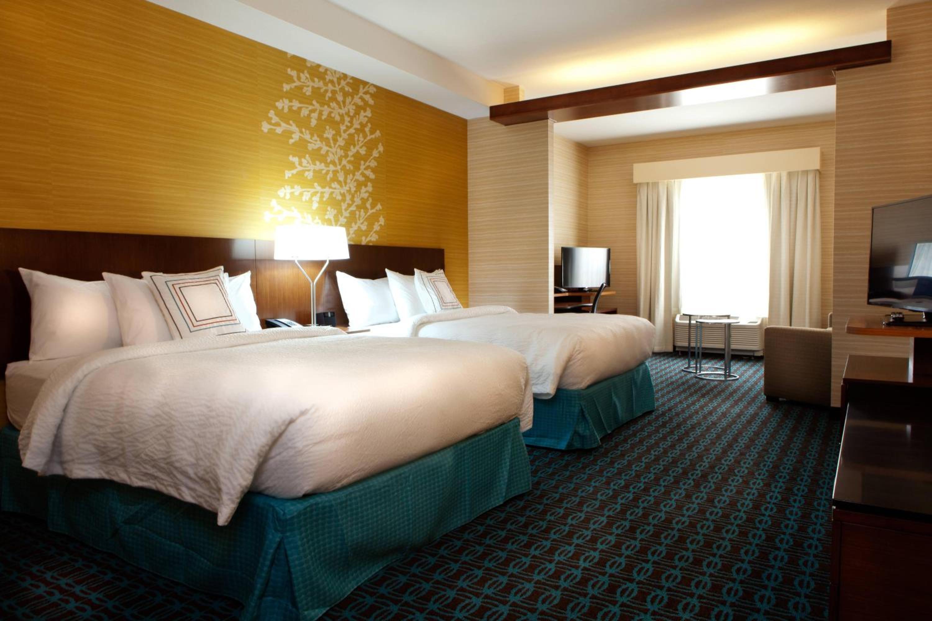 Queen Room with Two Queen Beds photo 1
