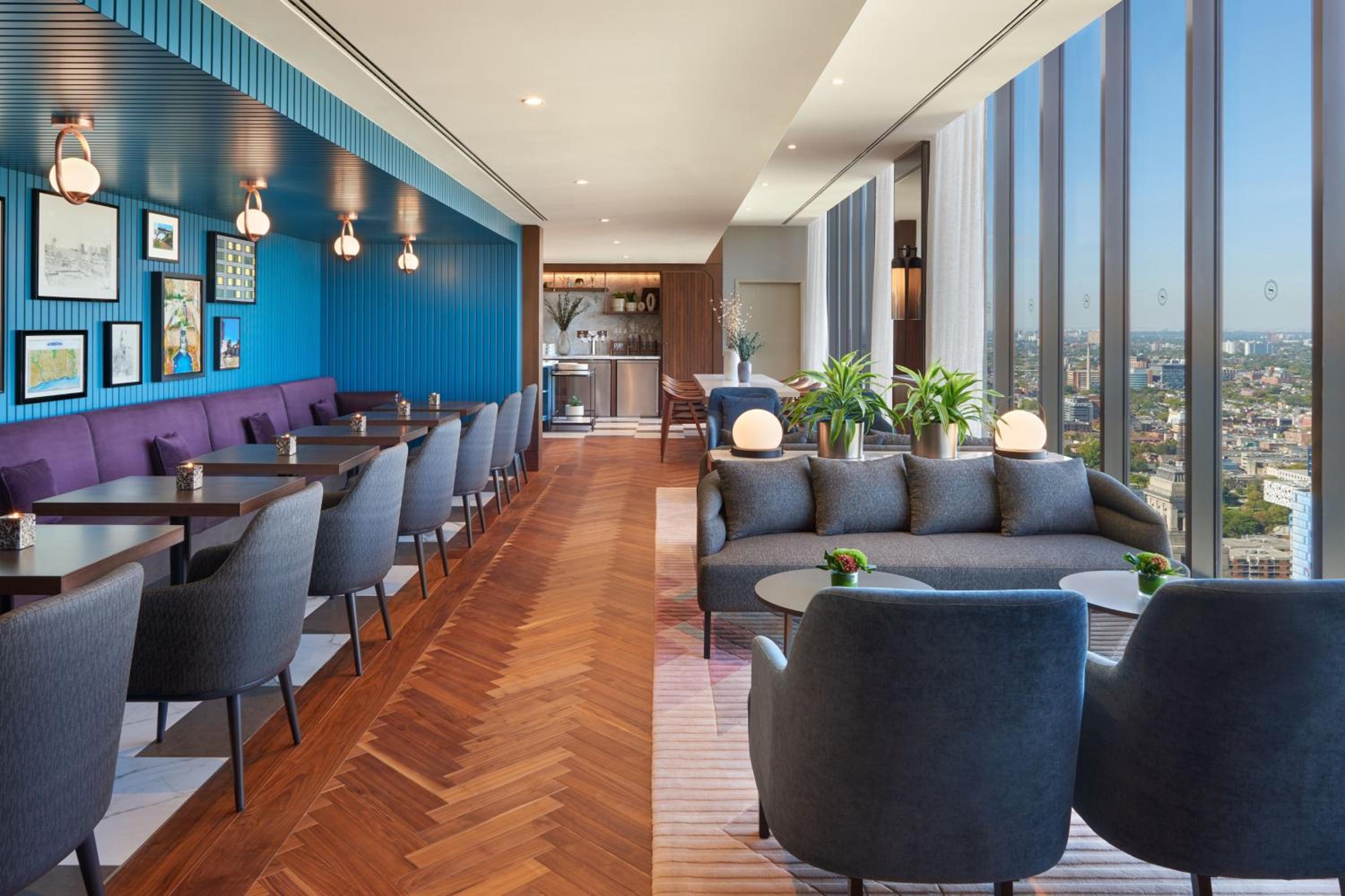 Club Lounge Access, 1 Queen, Premium Guest Room - Photo 12