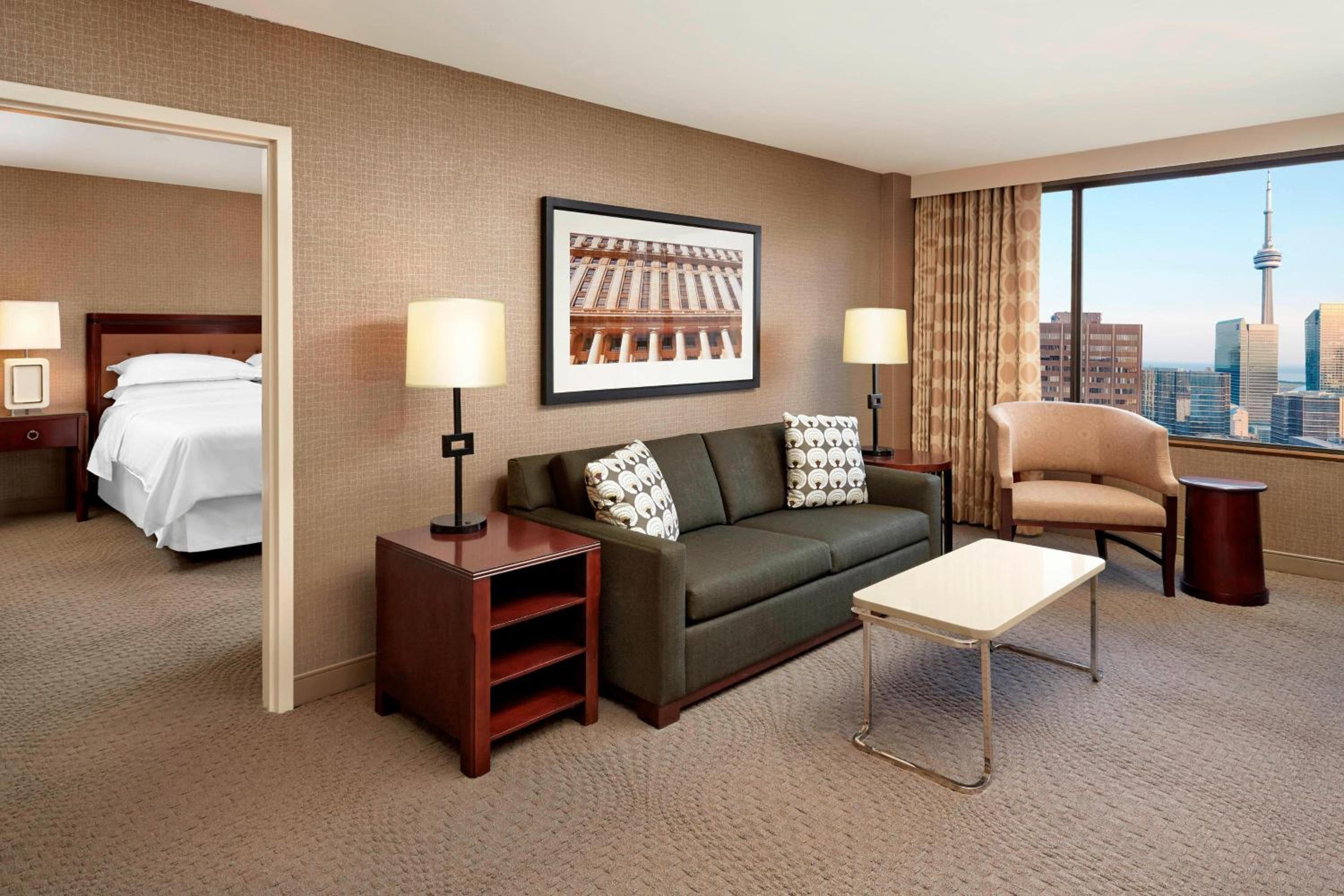 Deluxe Suite, 1 King - Photo 6