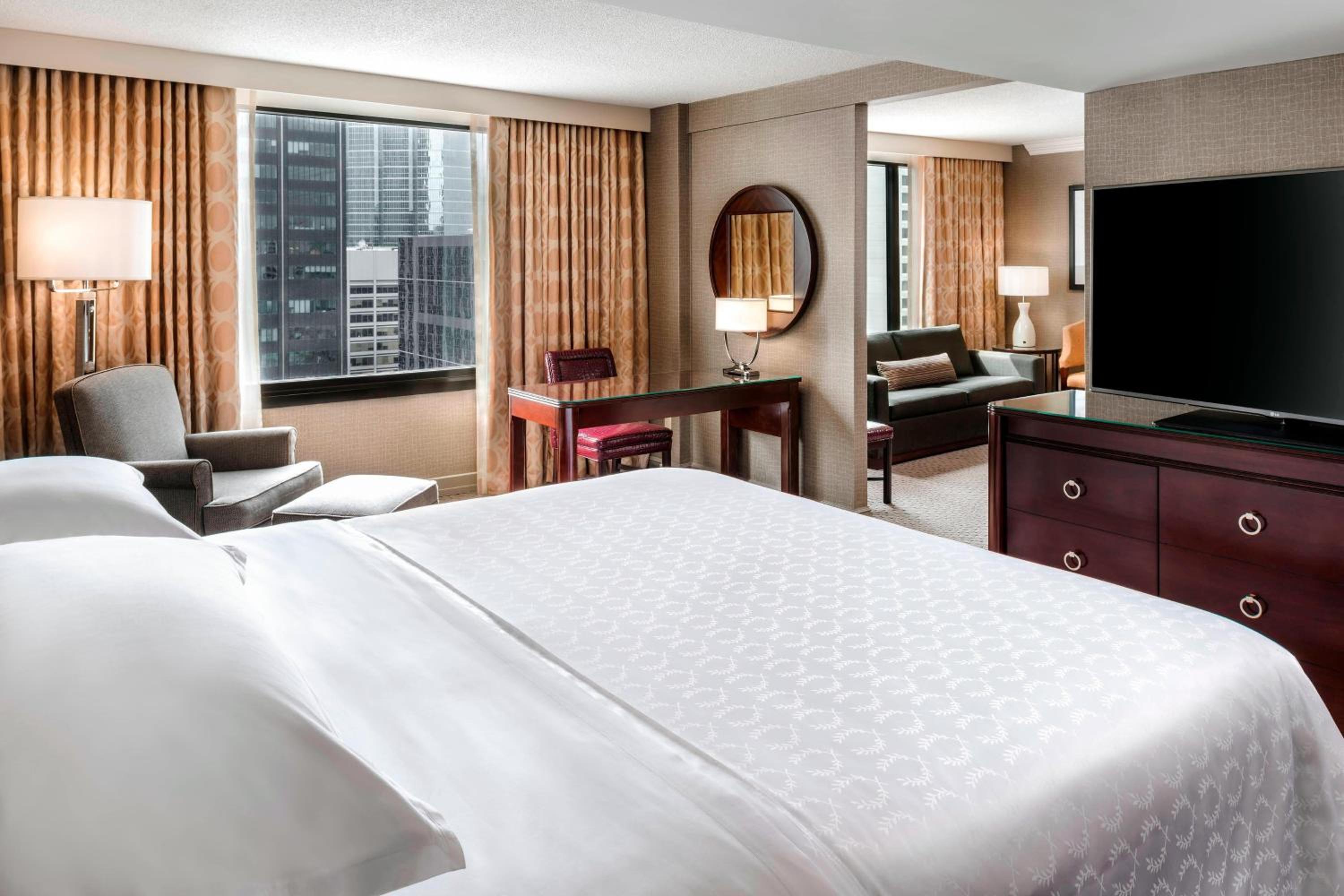 Junior Suite, 1 King - Photo 5