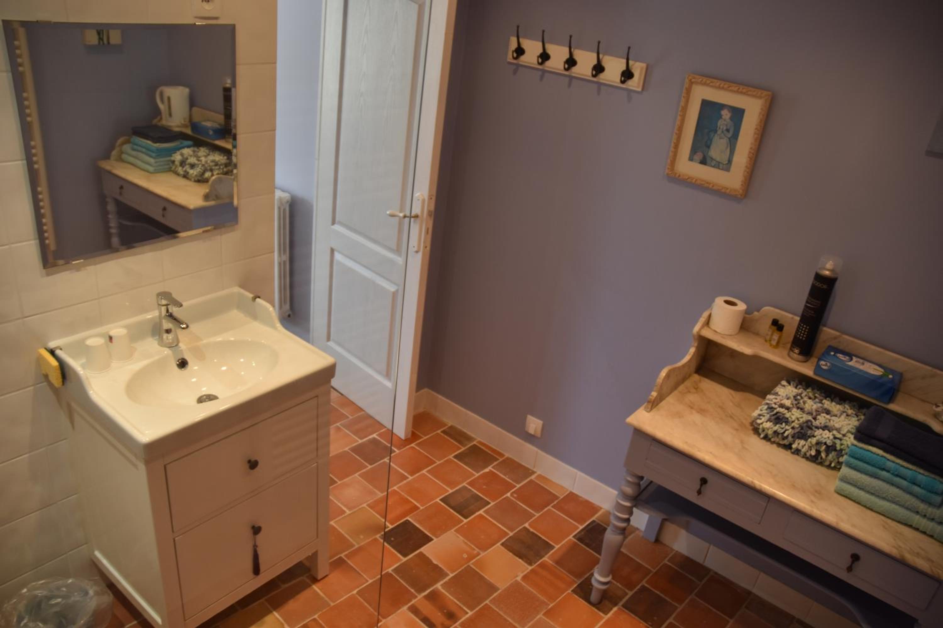 Large Double Room - Photo 4