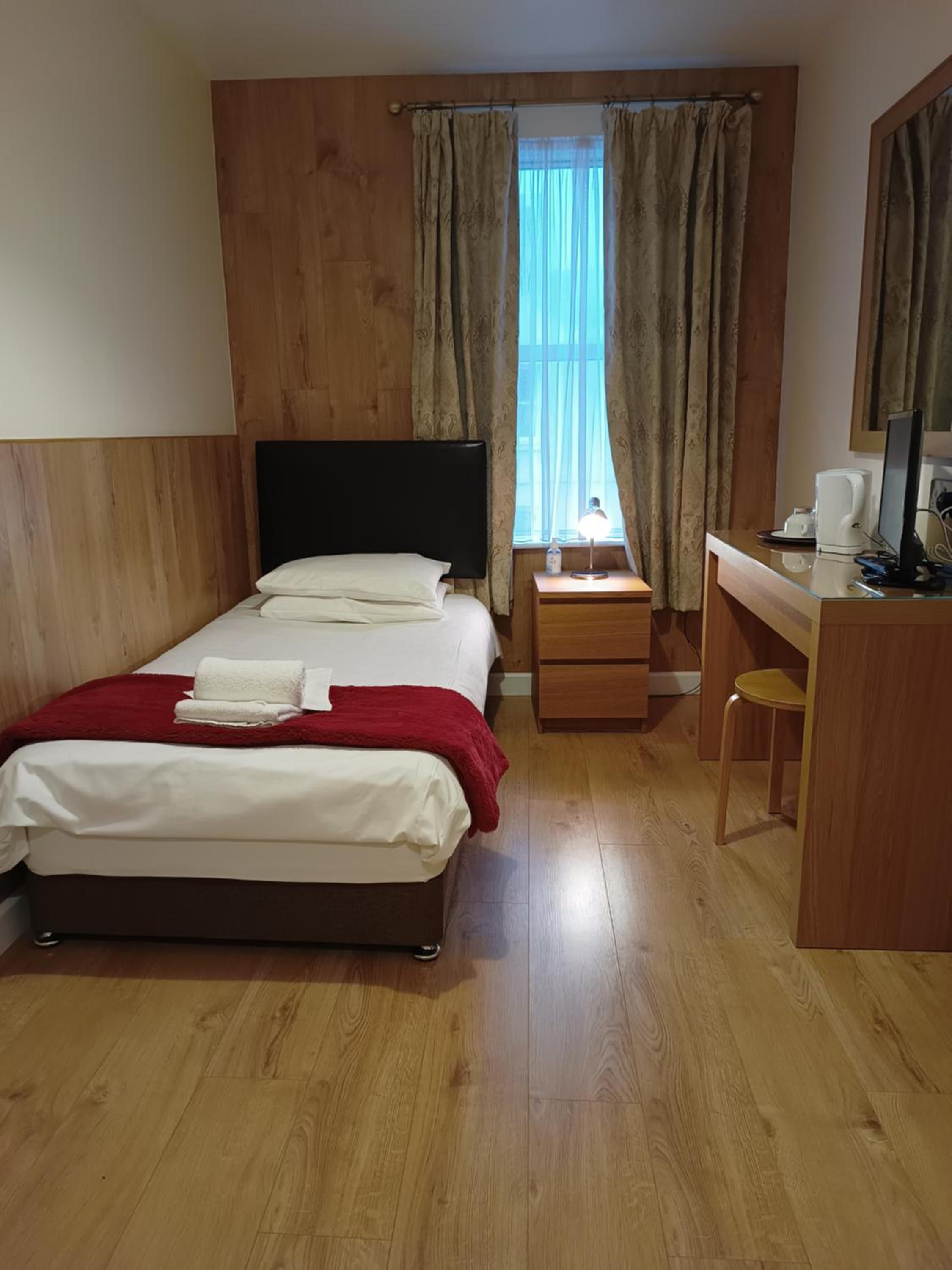 Single Room with Shared Bathroom photo 1