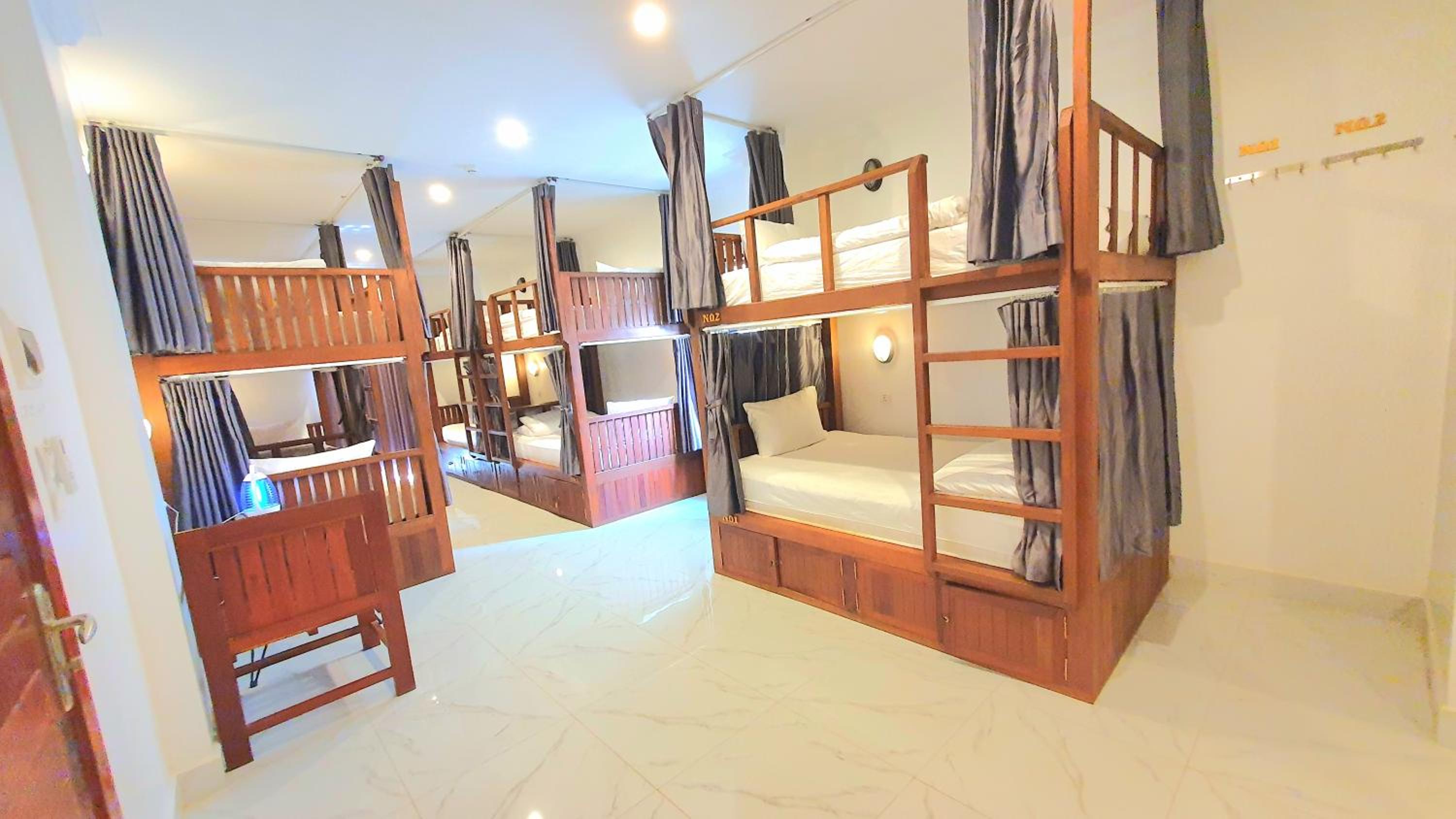 10-Bed Mixed Dormitory Room photo 2