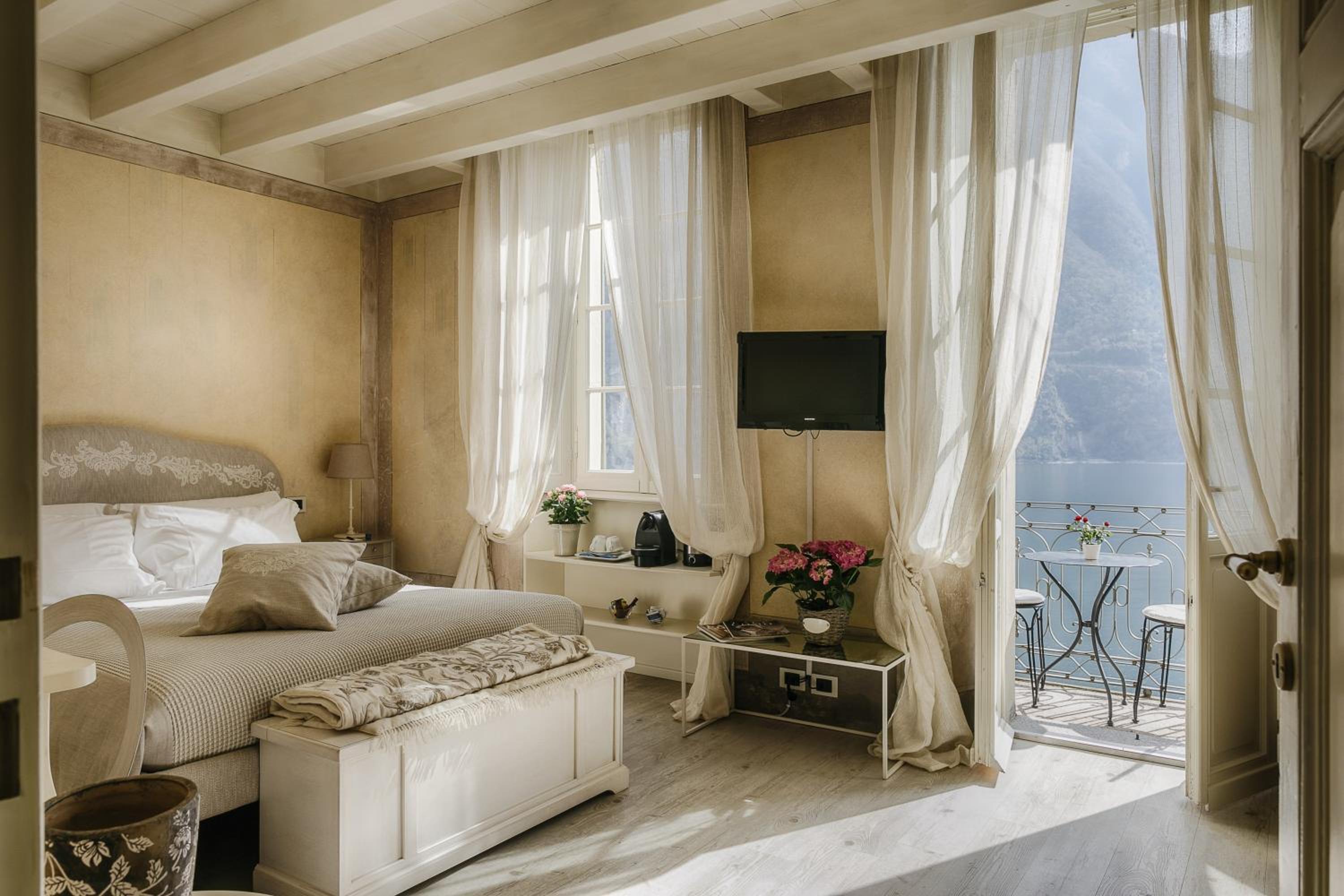 Double Room with Lake View photo 3