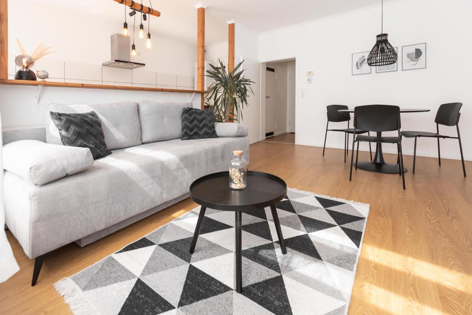 One-Bedroom Apartment photo 1