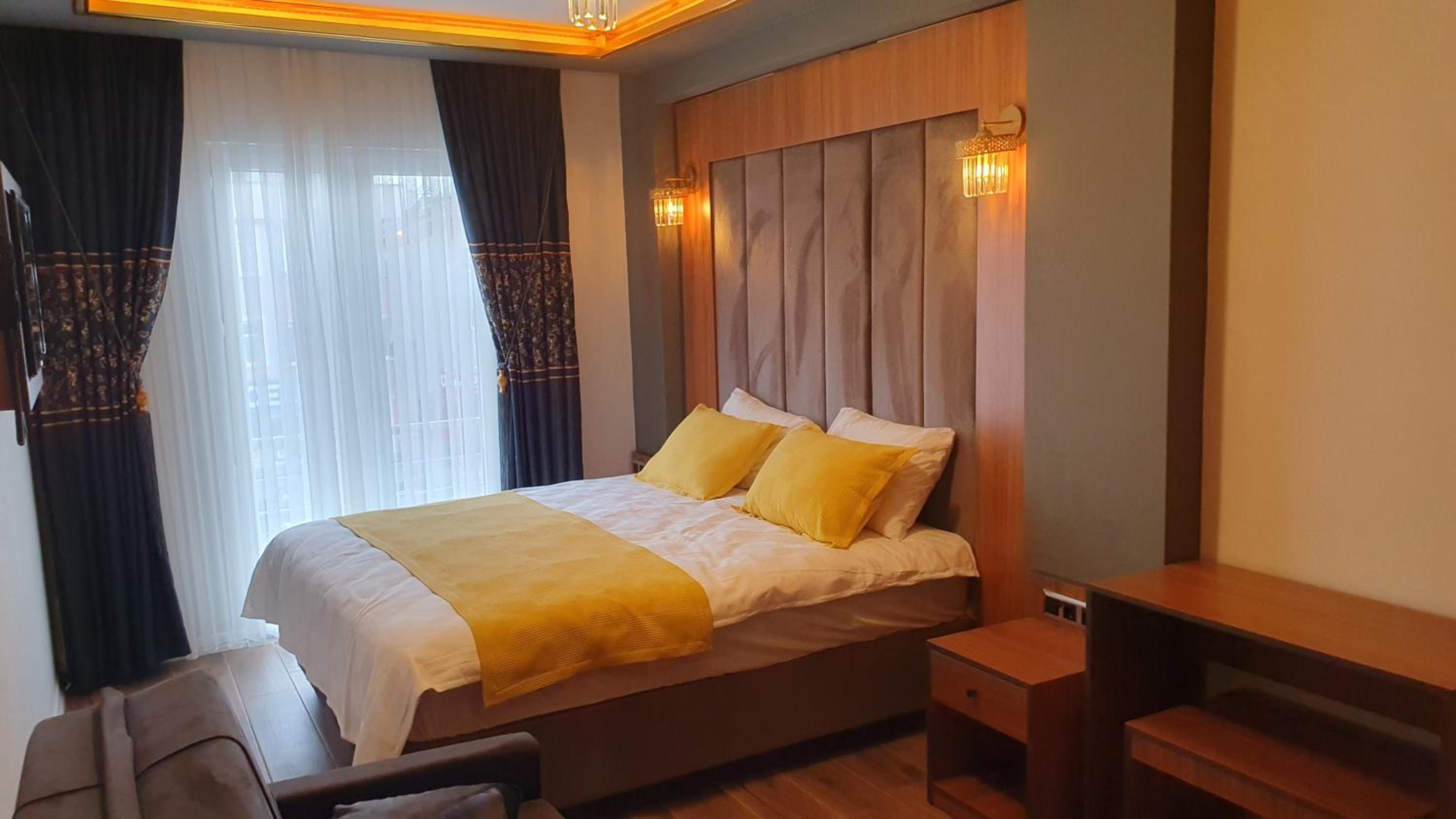 Deluxe Double Room with Side Sea View - Photo 5