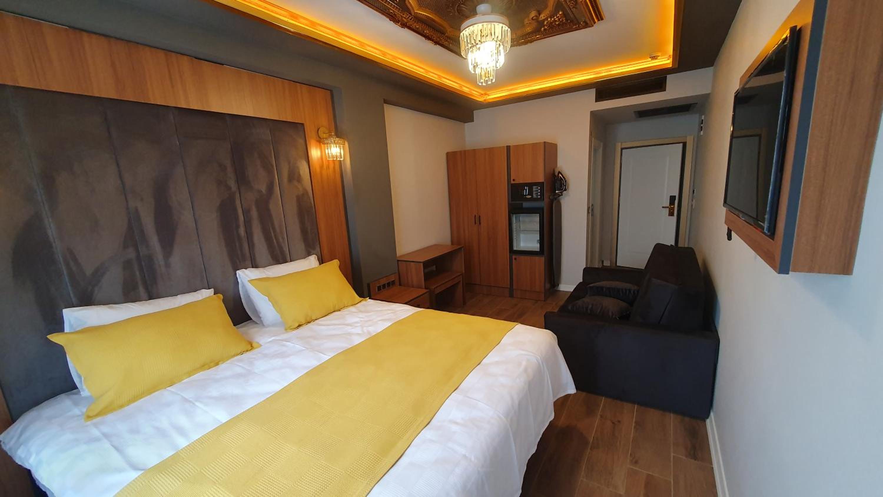 Deluxe Double Room with Side Sea View - Photo 6