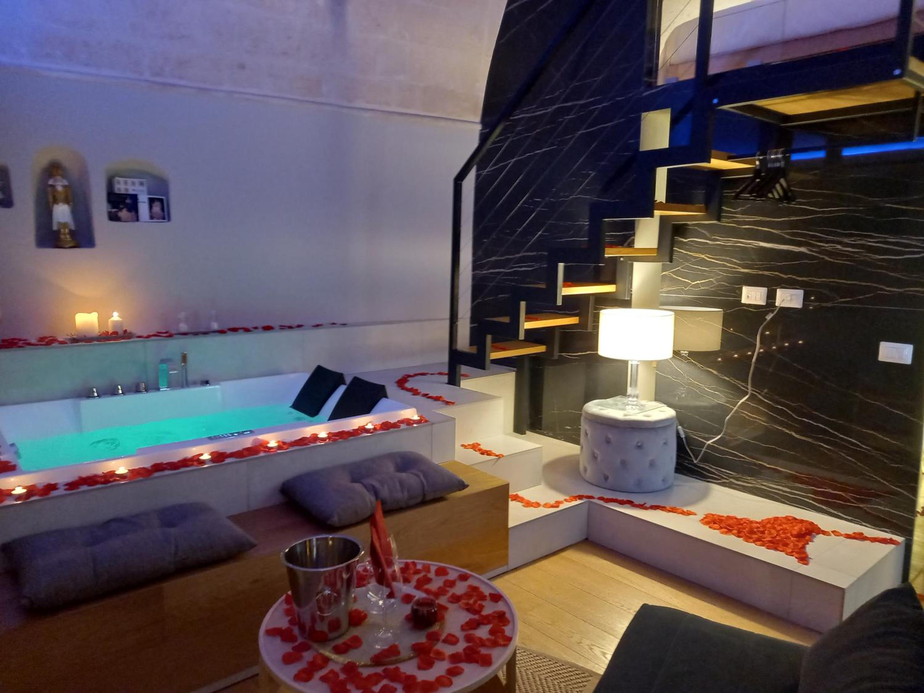Suite - Photo 22
