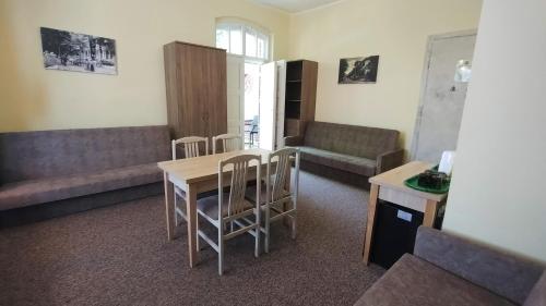 Quadruple Room with Balcony photo 2
