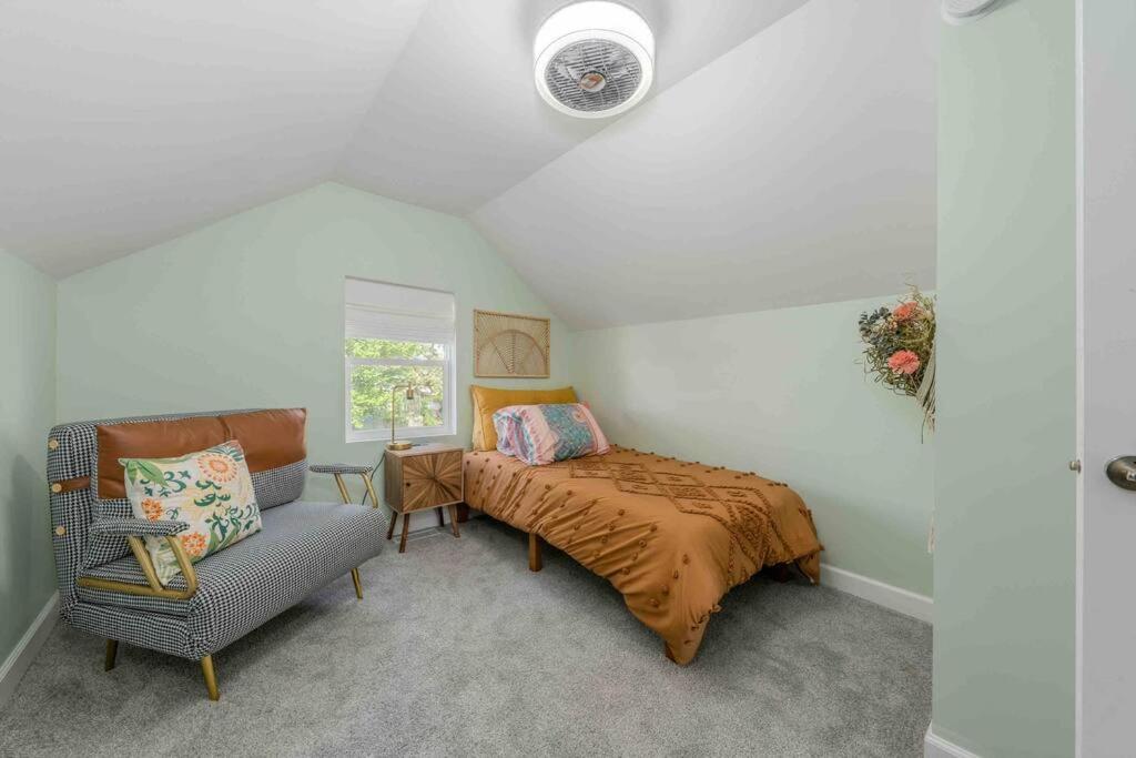 Three-Bedroom House photo 1