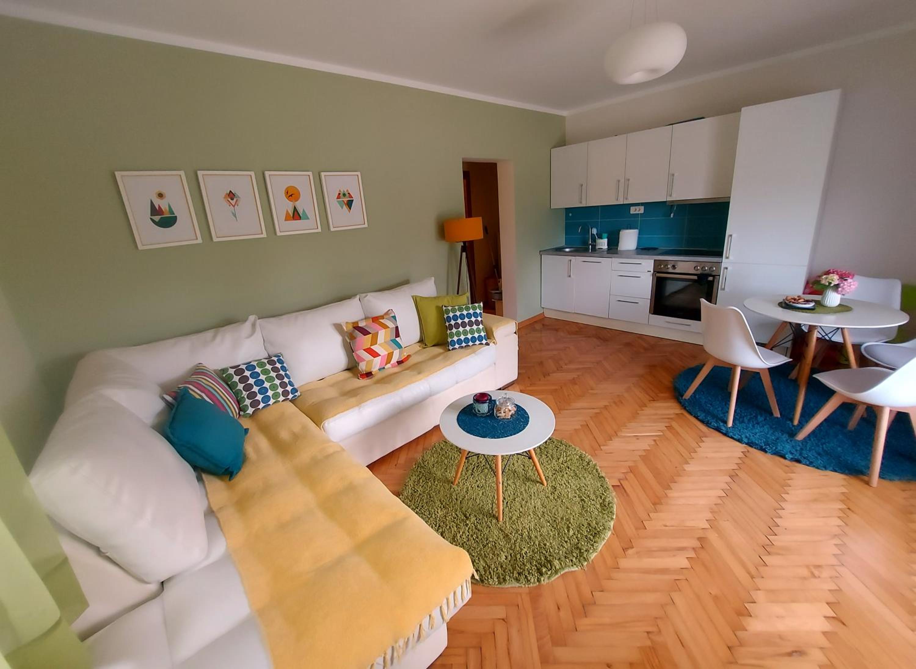 One-Bedroom Apartment photo 1