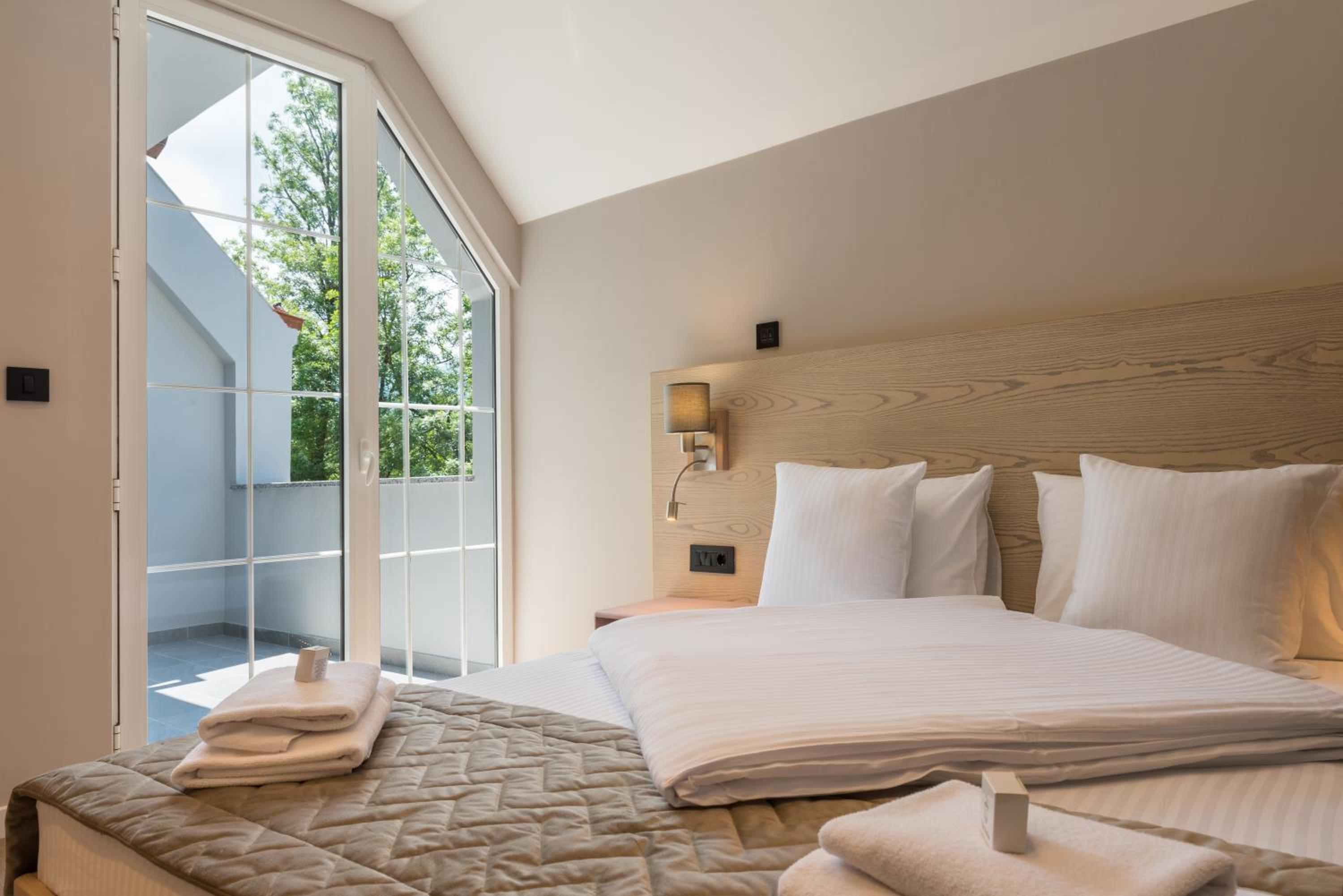 Deluxe Double Room with Balcony photo 1