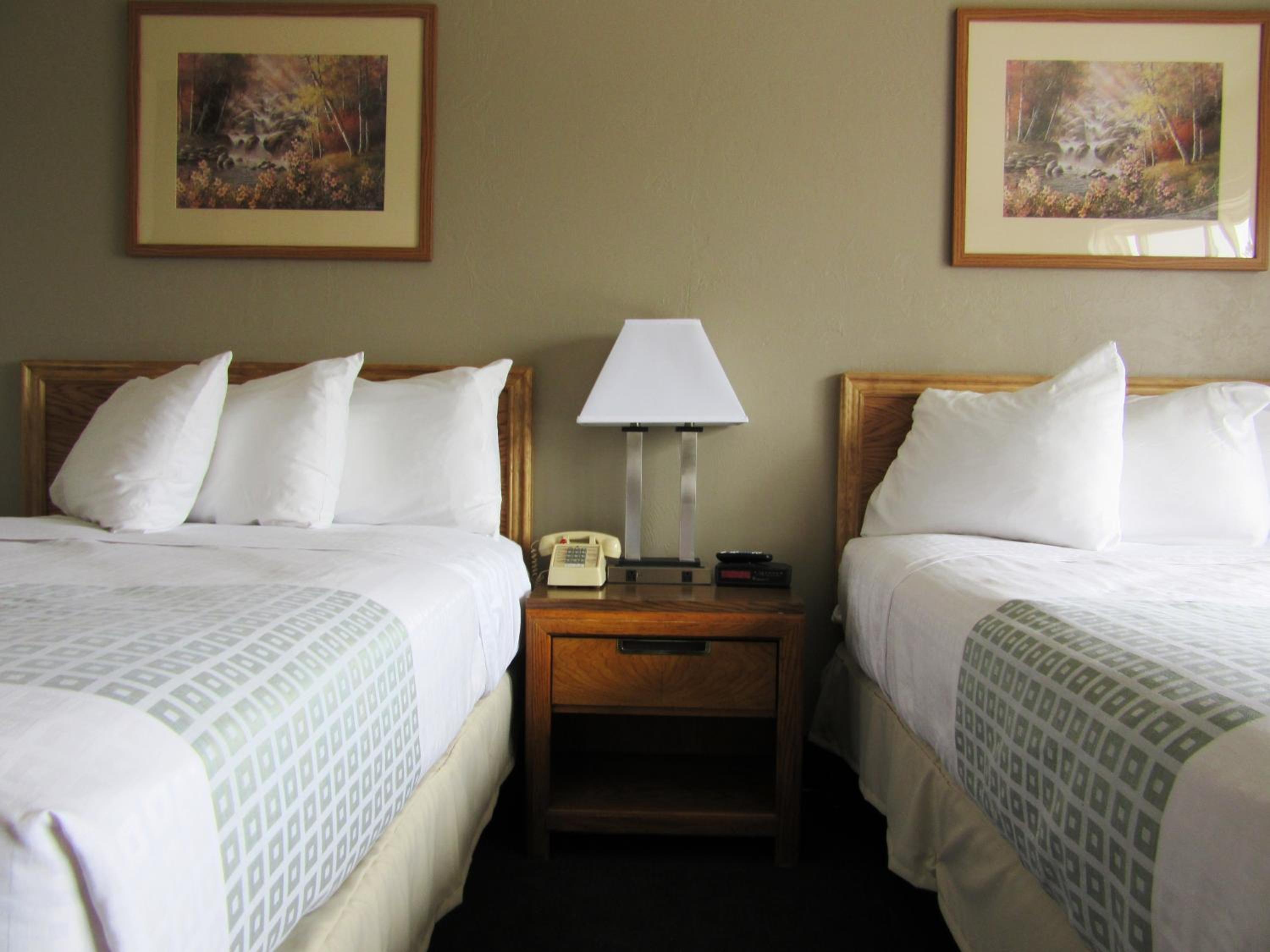 Queen Room with Two Queen Beds photo 1