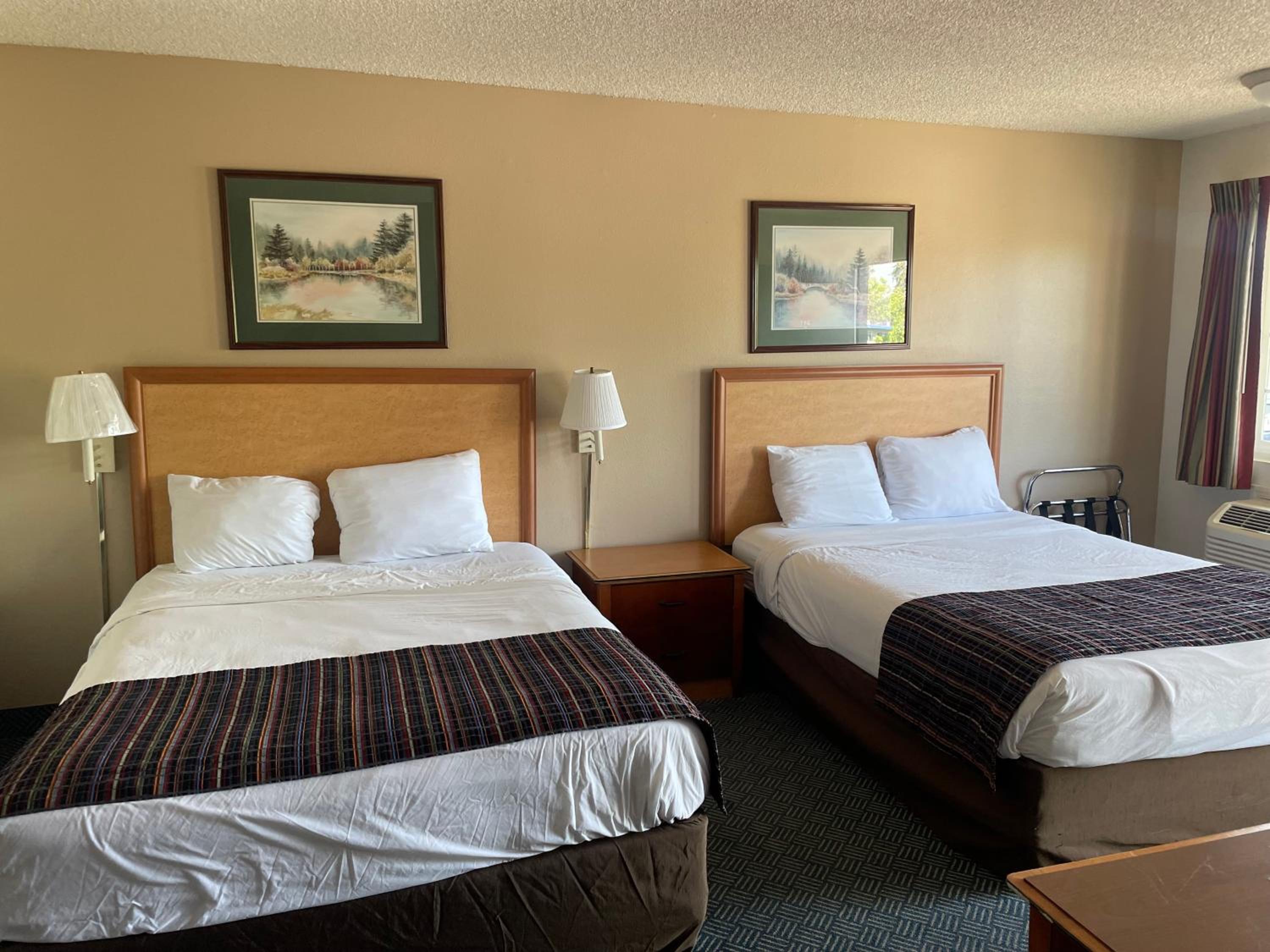 Triple Queen Suite - Photo 2