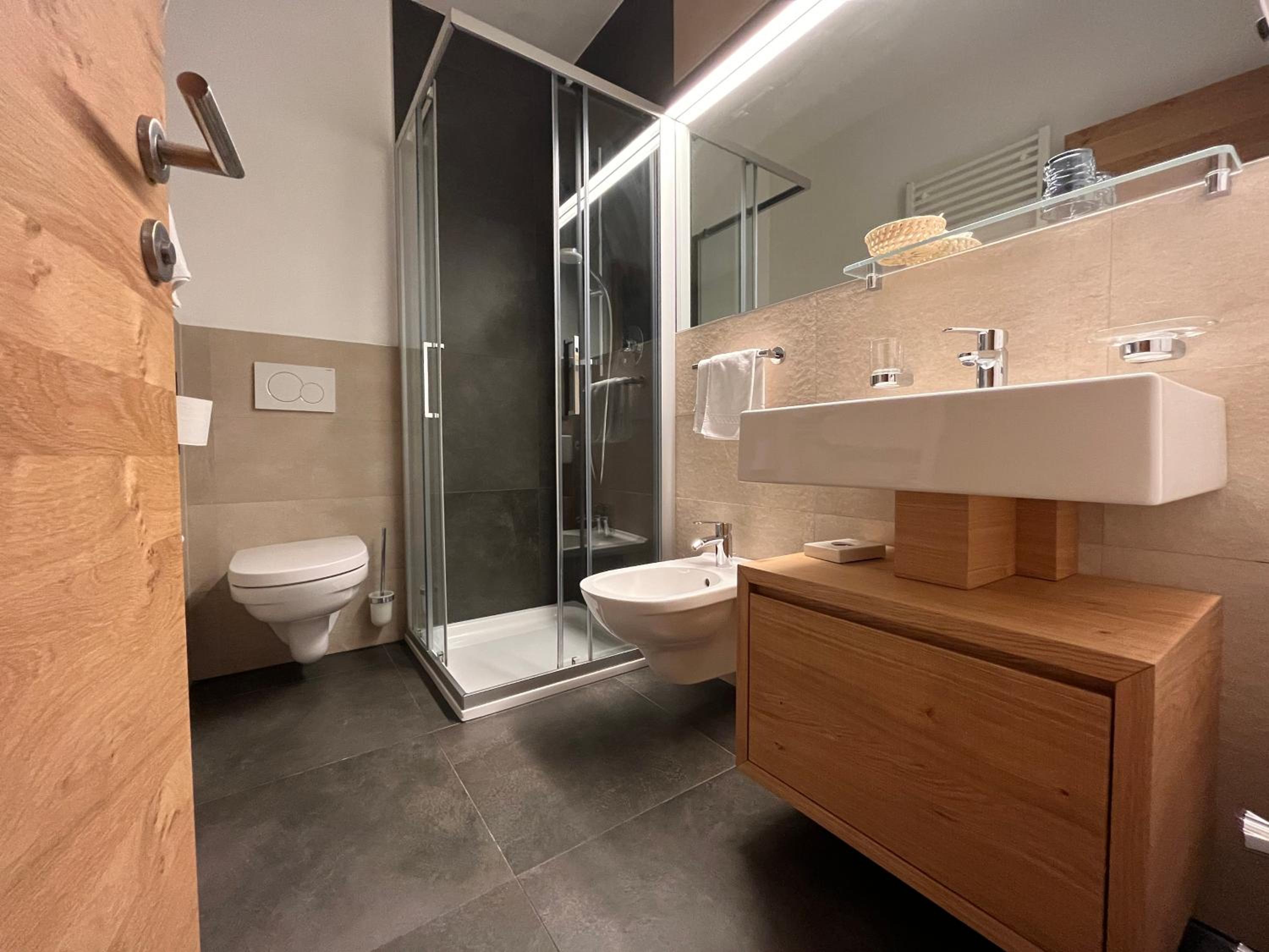 Double Room with Balcony - Photo 2