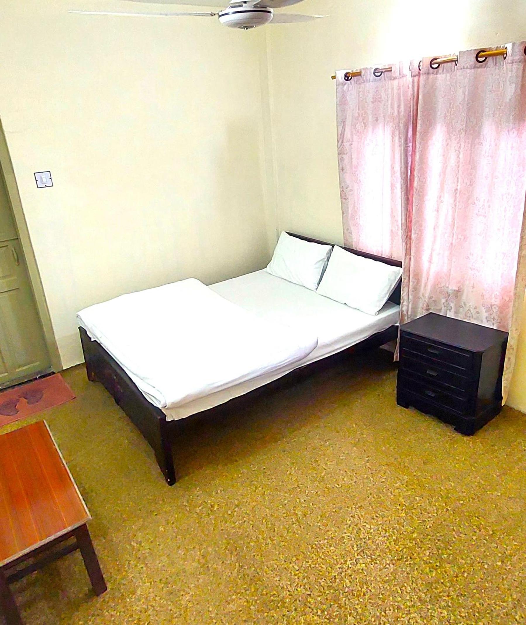 Deluxe Double Room (2 Adults + 1 Child)