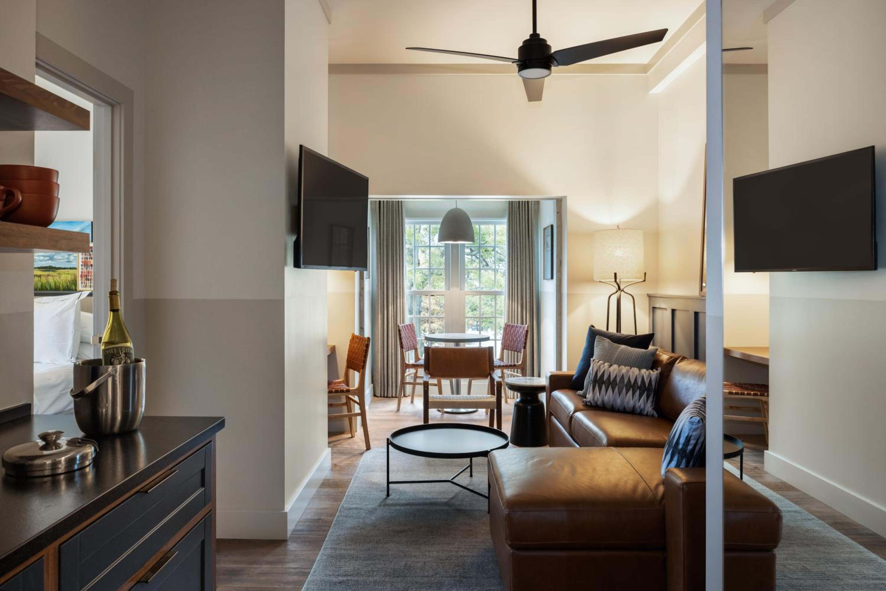 Suite with City View photo 1
