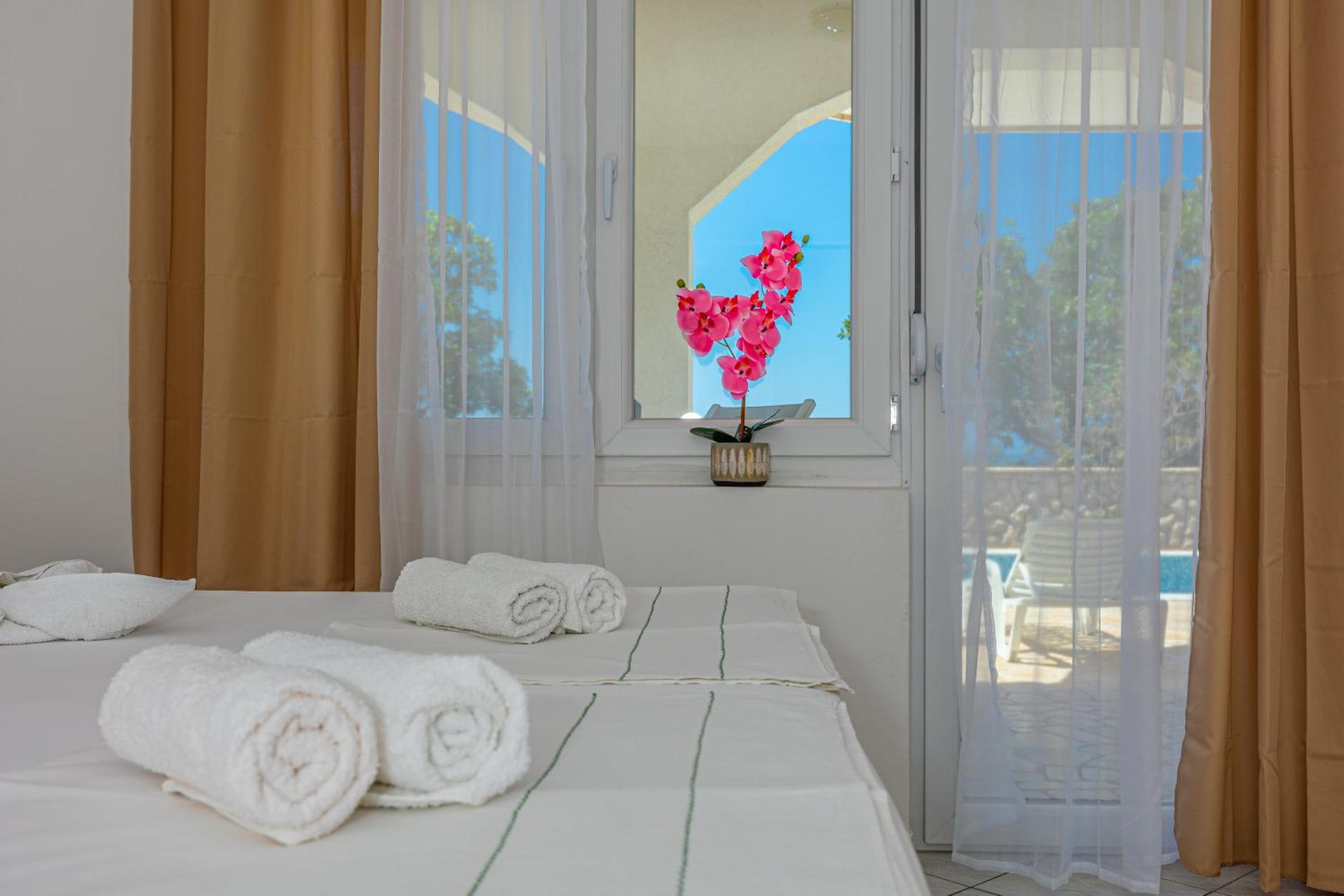 Studio Apartment photo 1