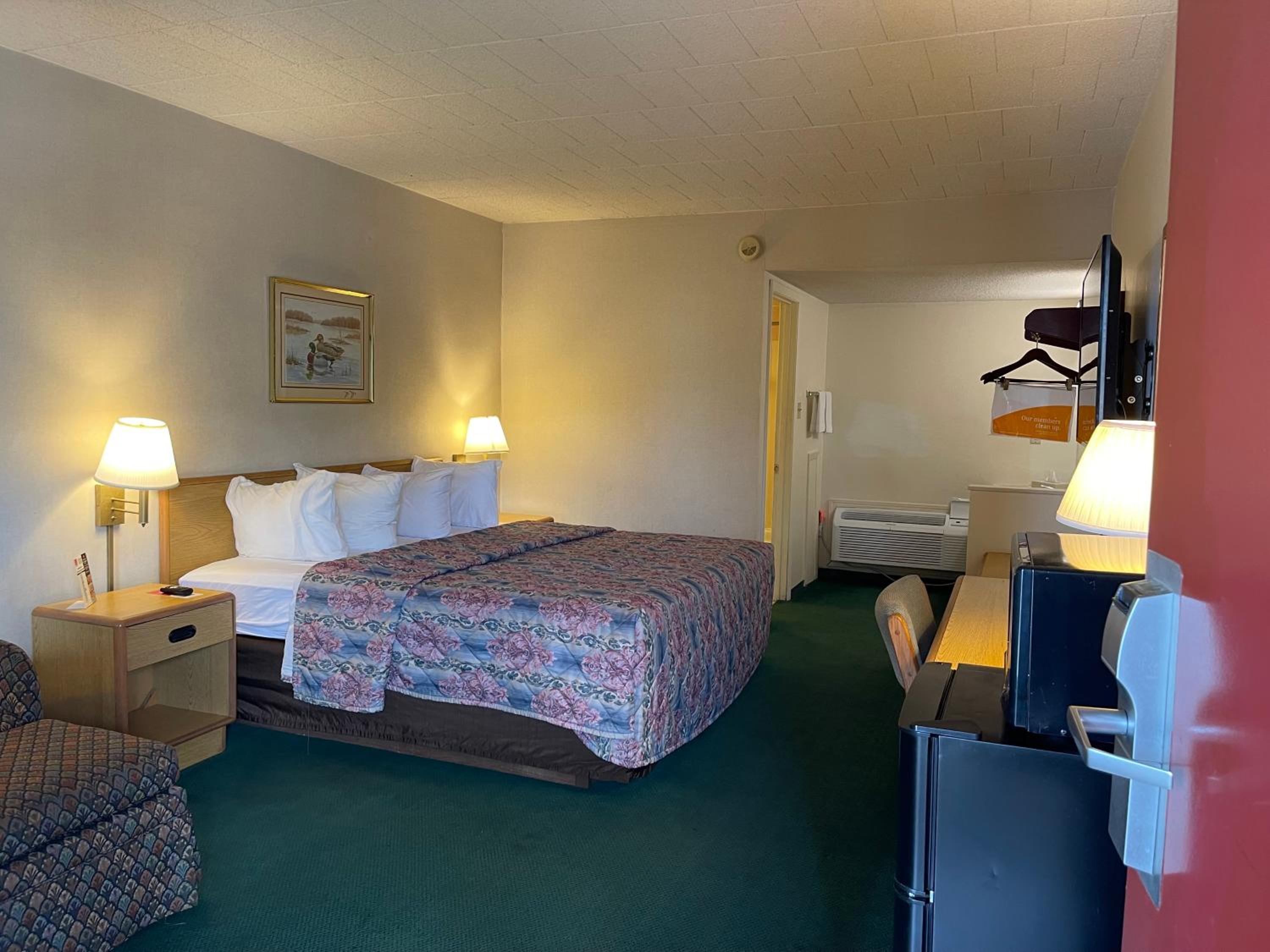Standard King Room photo 1