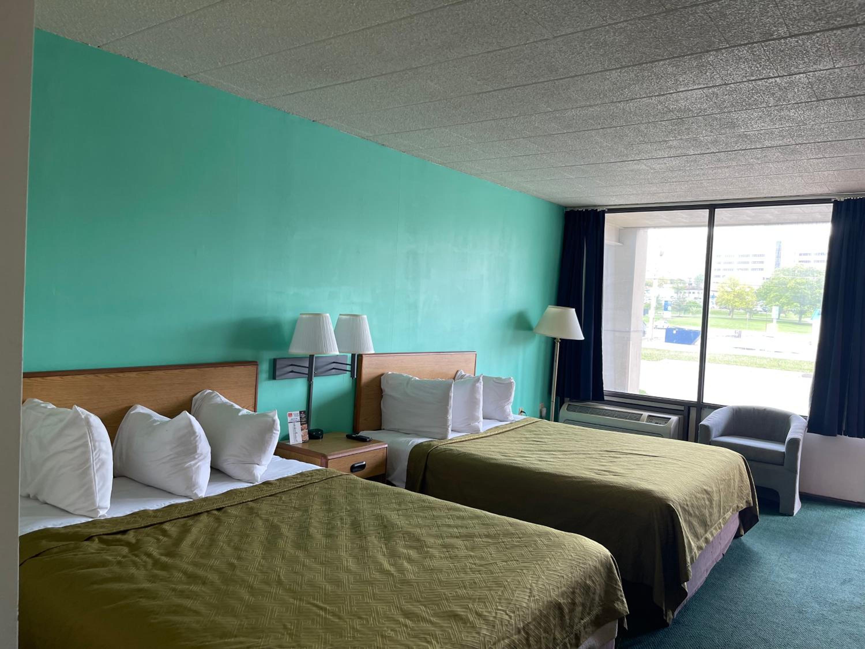 Standard Queen Room photo 2