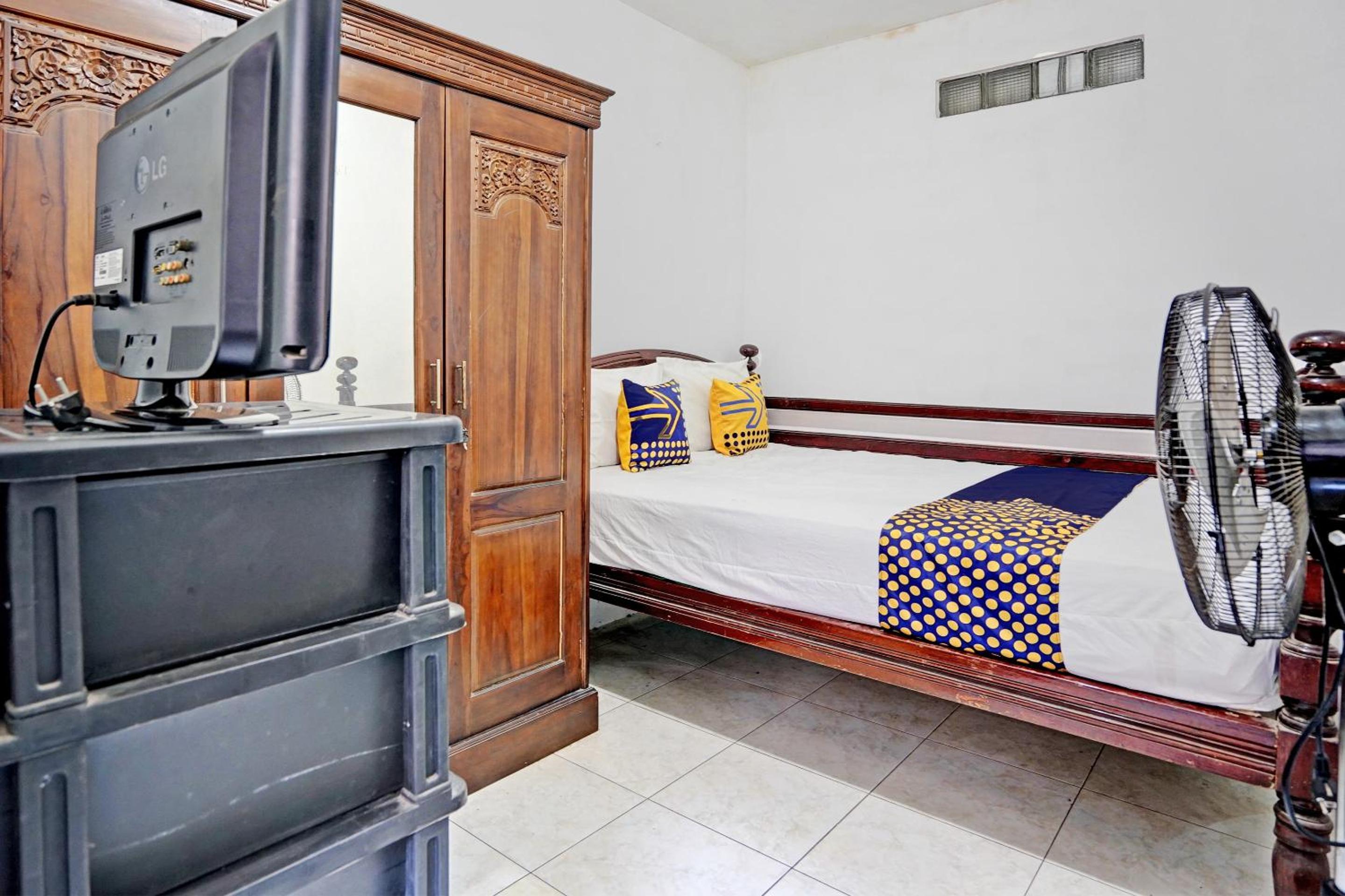 Budget Double Room photo 3