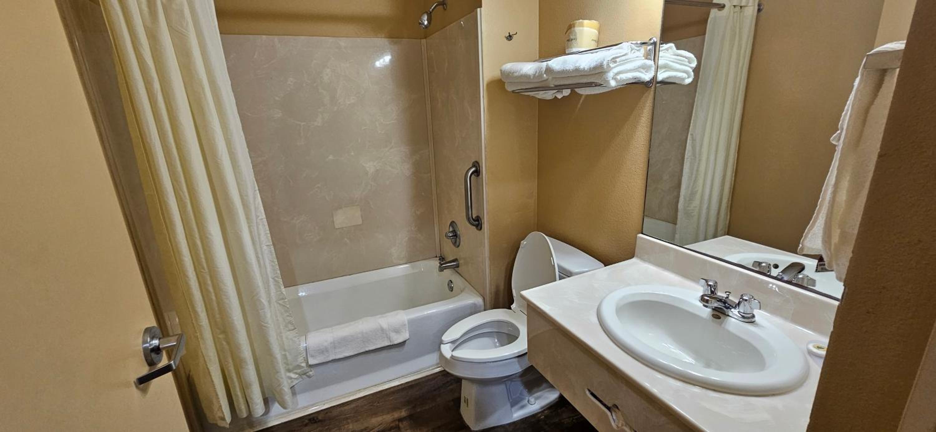 Deluxe Triple Room - Photo 5