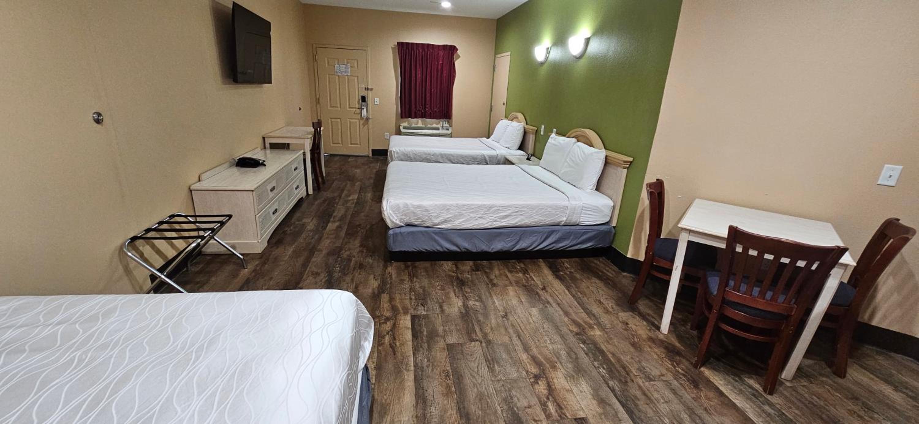 Deluxe Triple Room - Photo 1